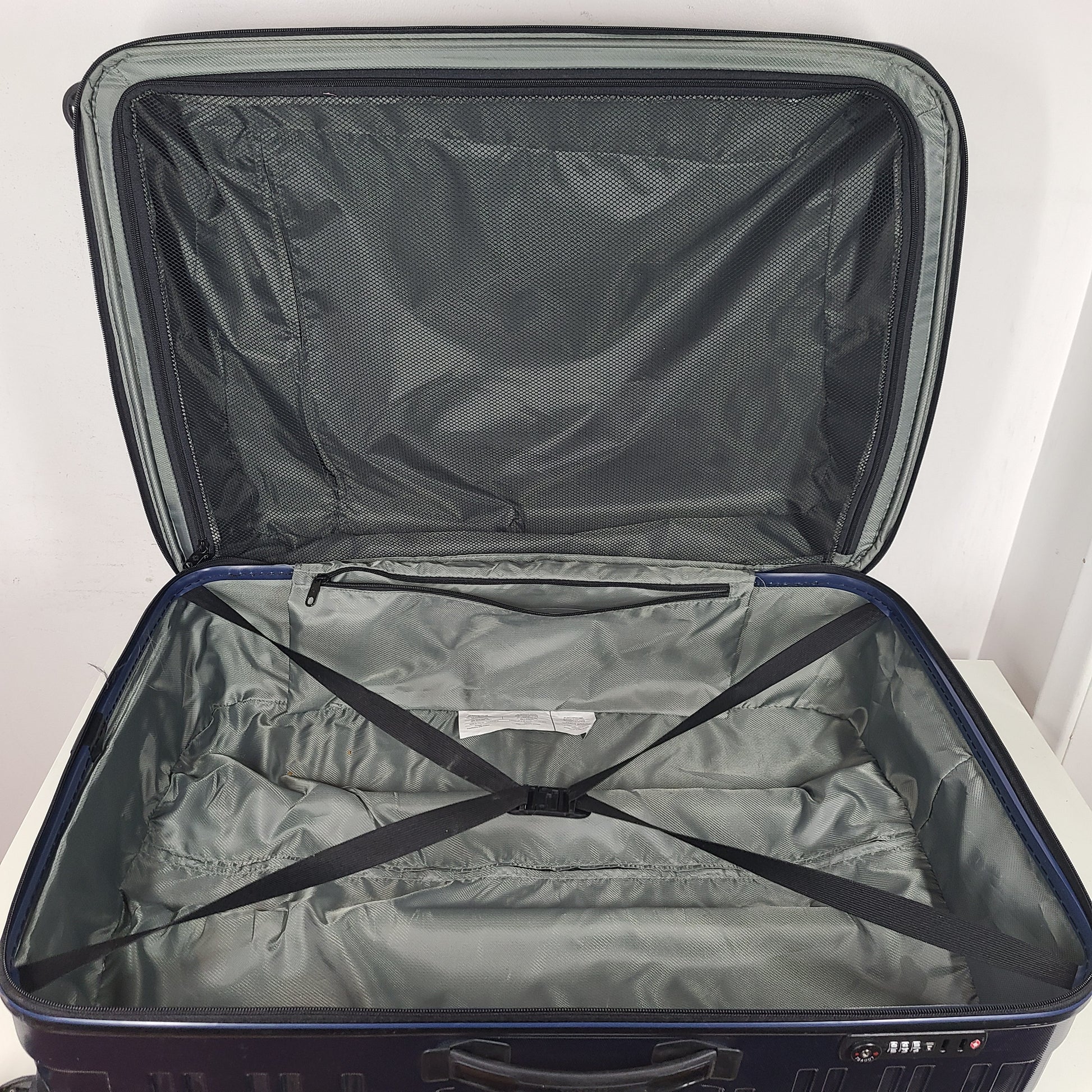 A stylish blue Samsonite spinner luggage