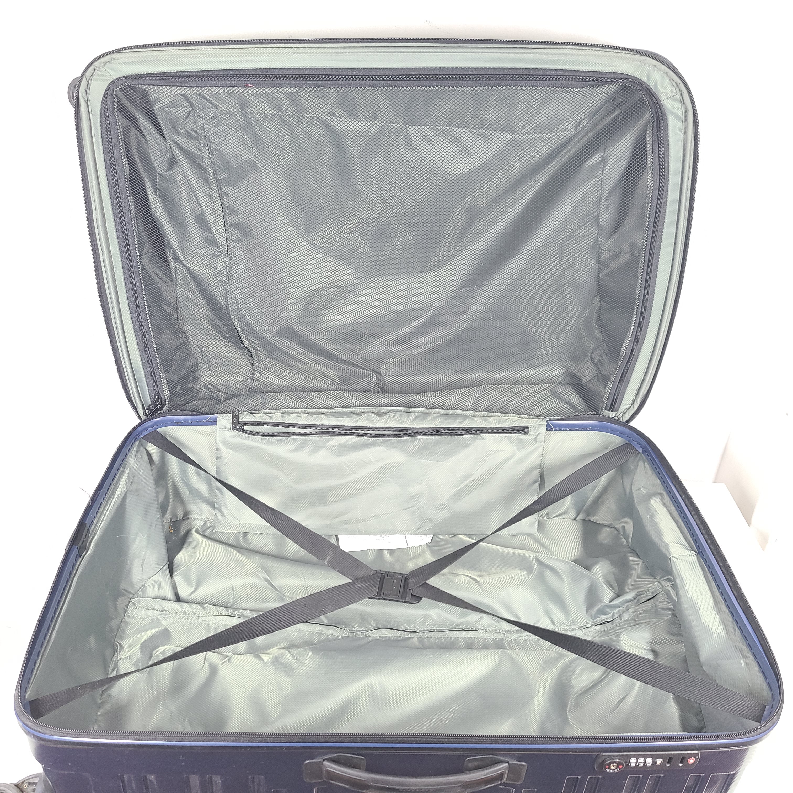 A stylish blue Samsonite spinner luggage