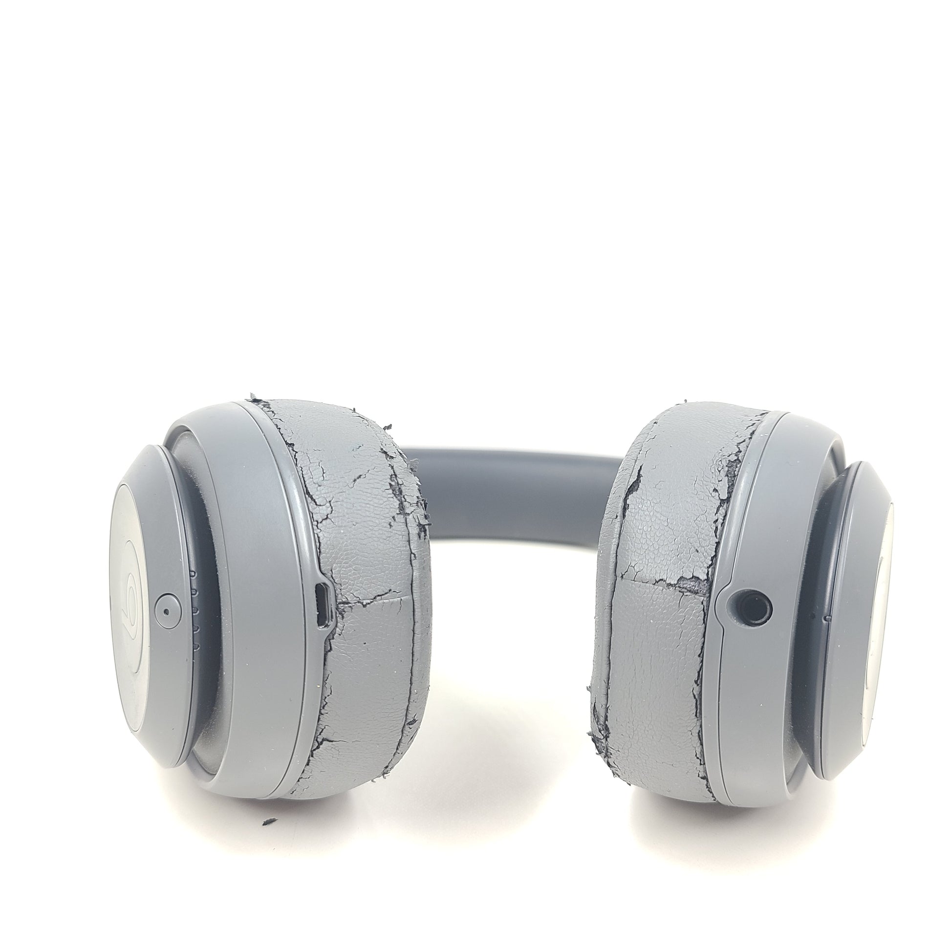 A pair of Beats Studio3 Wireless Over-Ear Headphones in Gray color