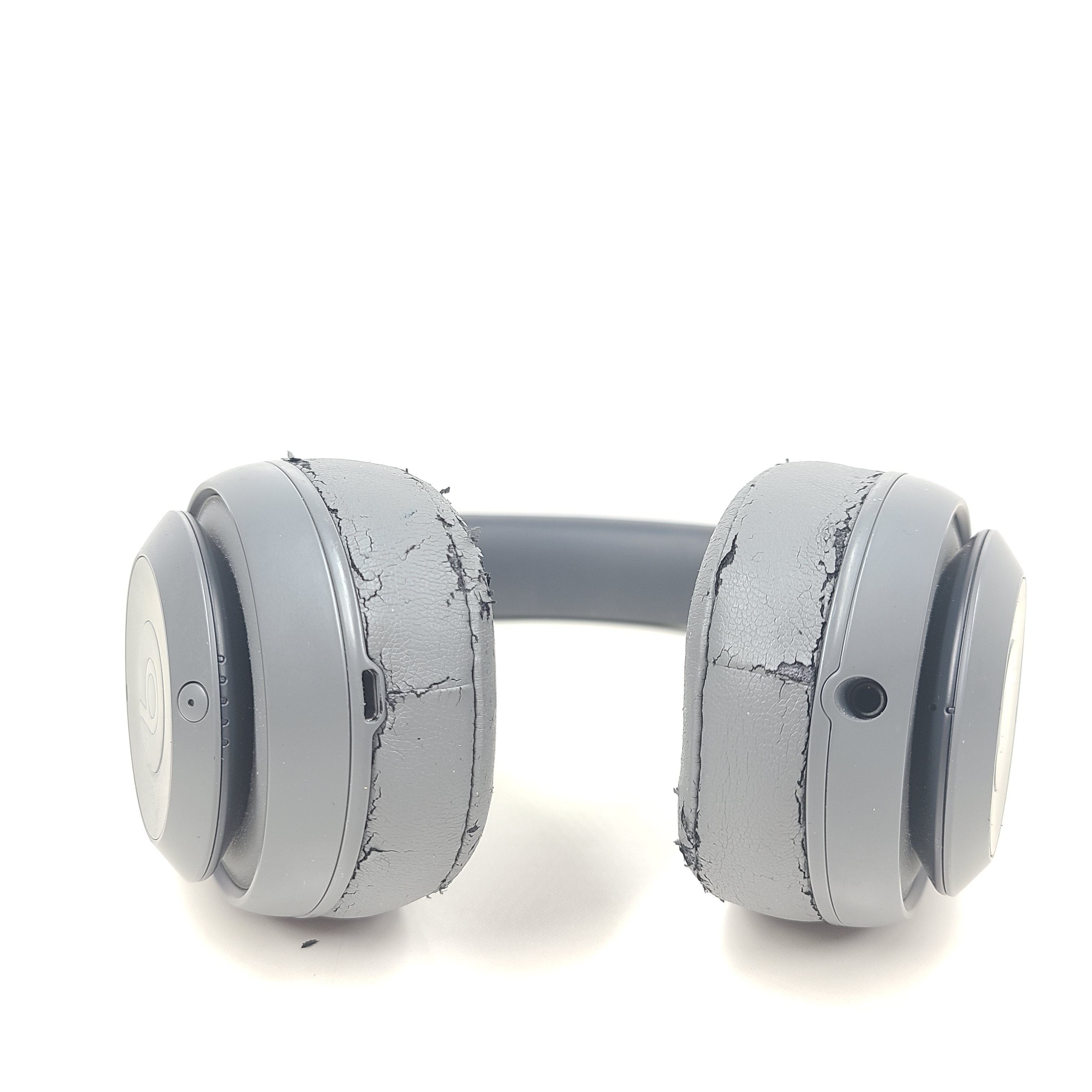 A pair of Beats Studio3 Wireless Over-Ear Headphones in Gray color