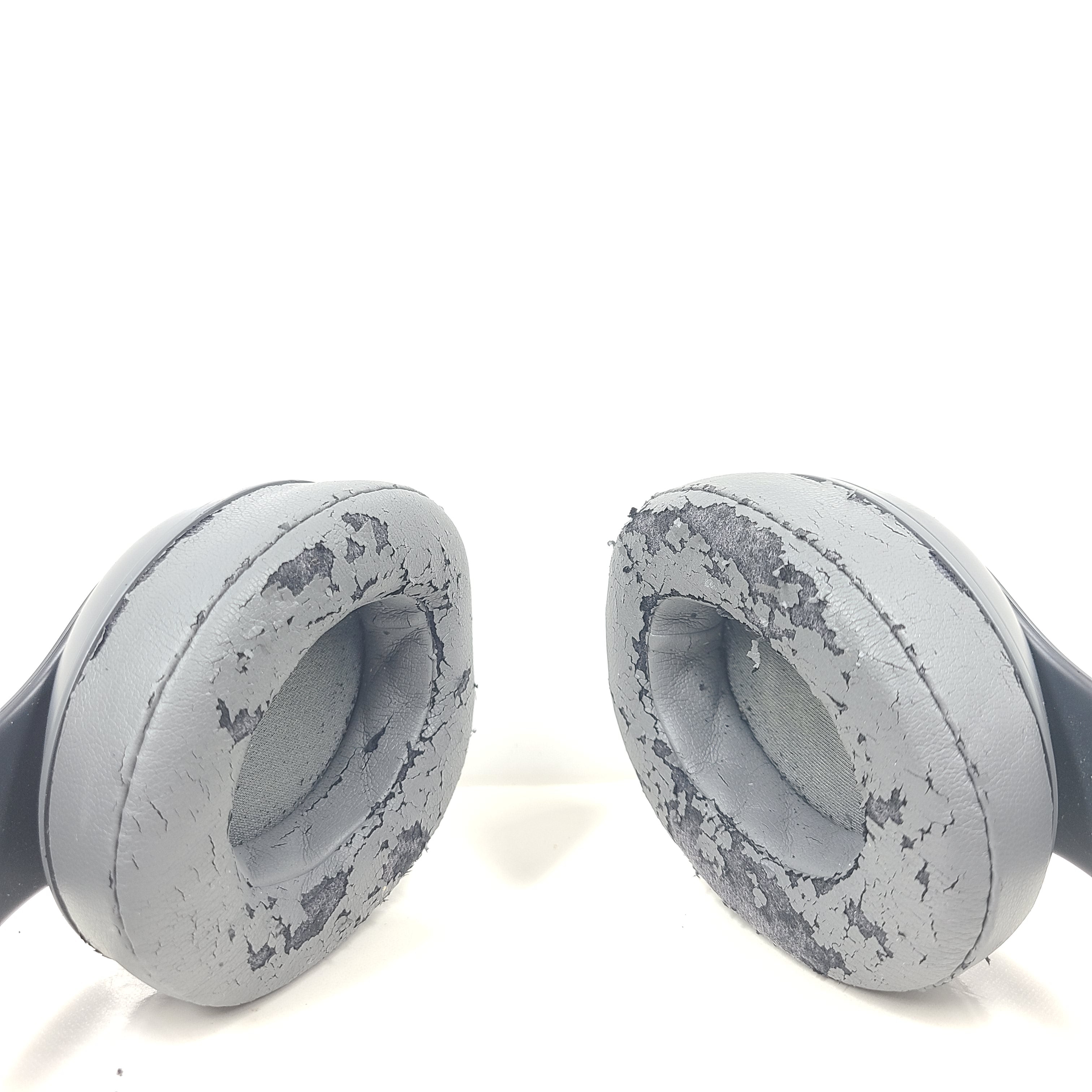A pair of Beats Studio3 Wireless Over-Ear Headphones in Gray color