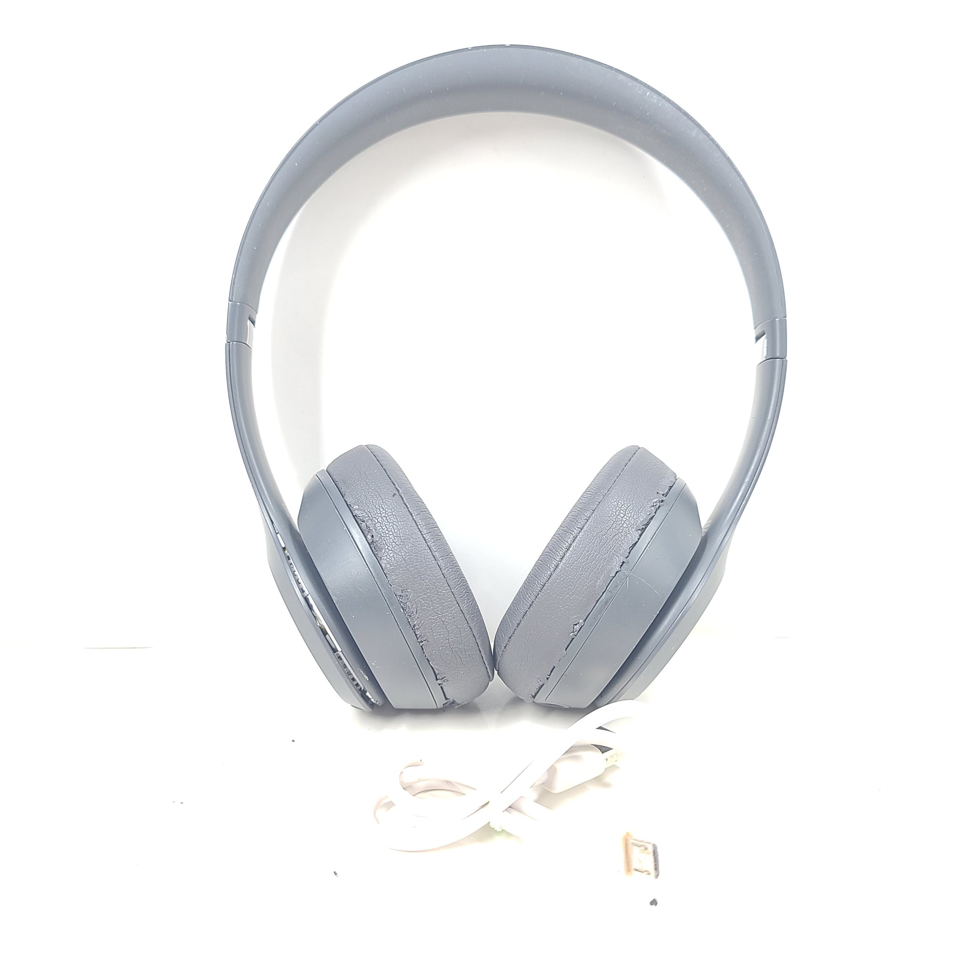 A pair of Beats Solo3 Wireless Headphones in Gray color