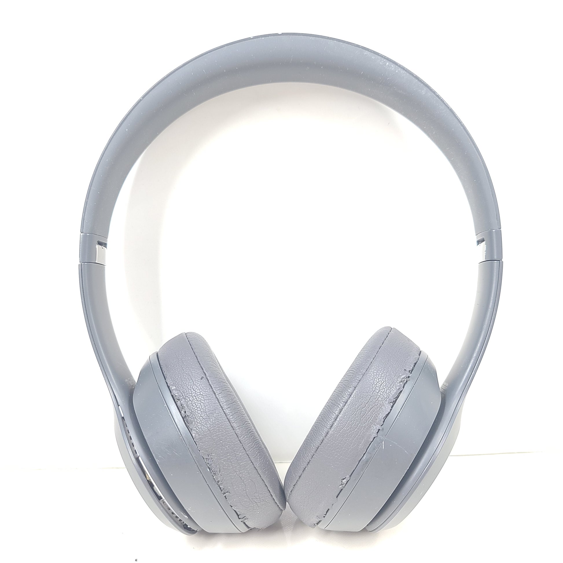 A pair of Beats Solo3 Wireless Headphones in Gray color