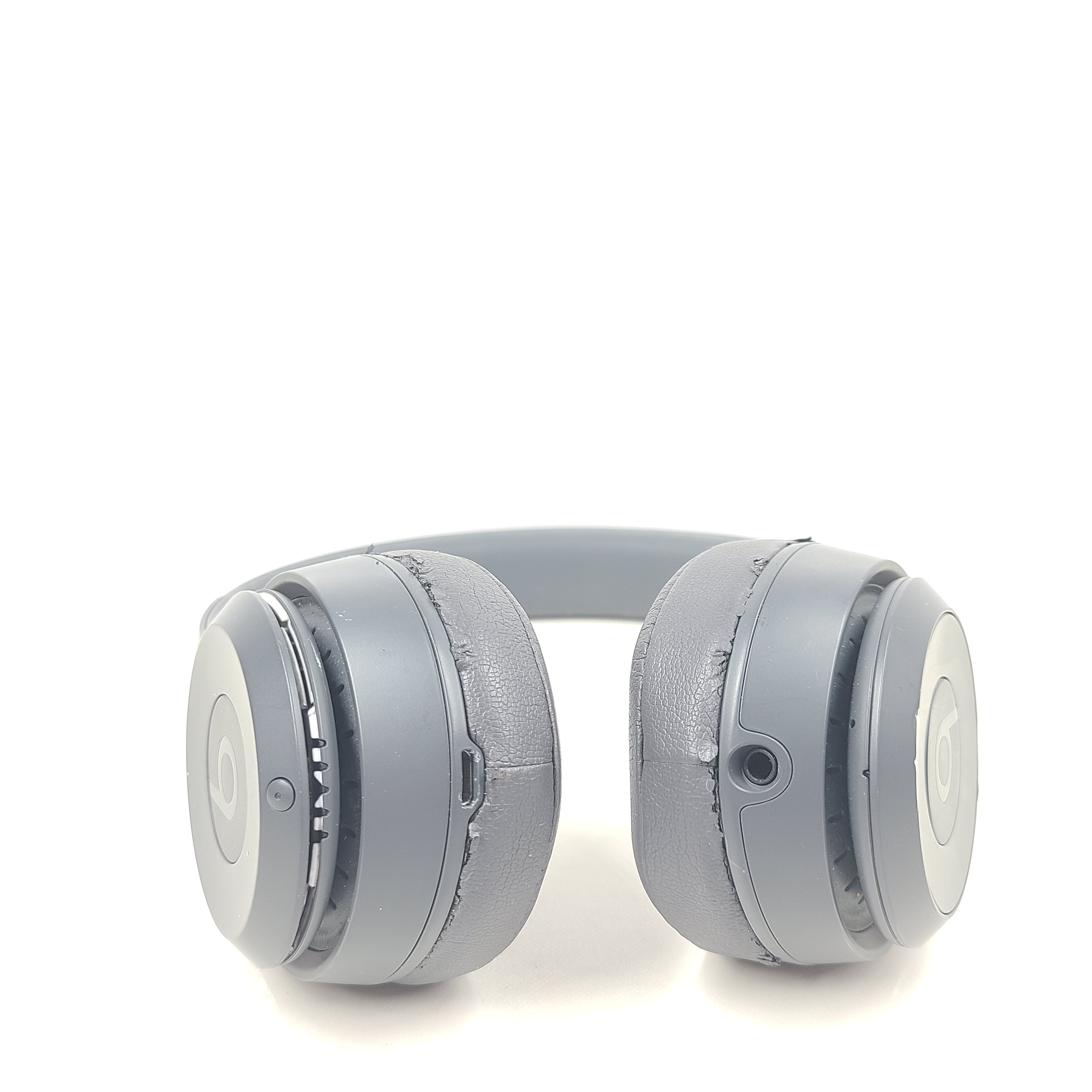 A pair of Beats Solo3 Wireless Headphones in Gray color