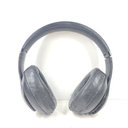 </strong> Enjoy premium wireless over-ear headphones from Beats in black color</p>