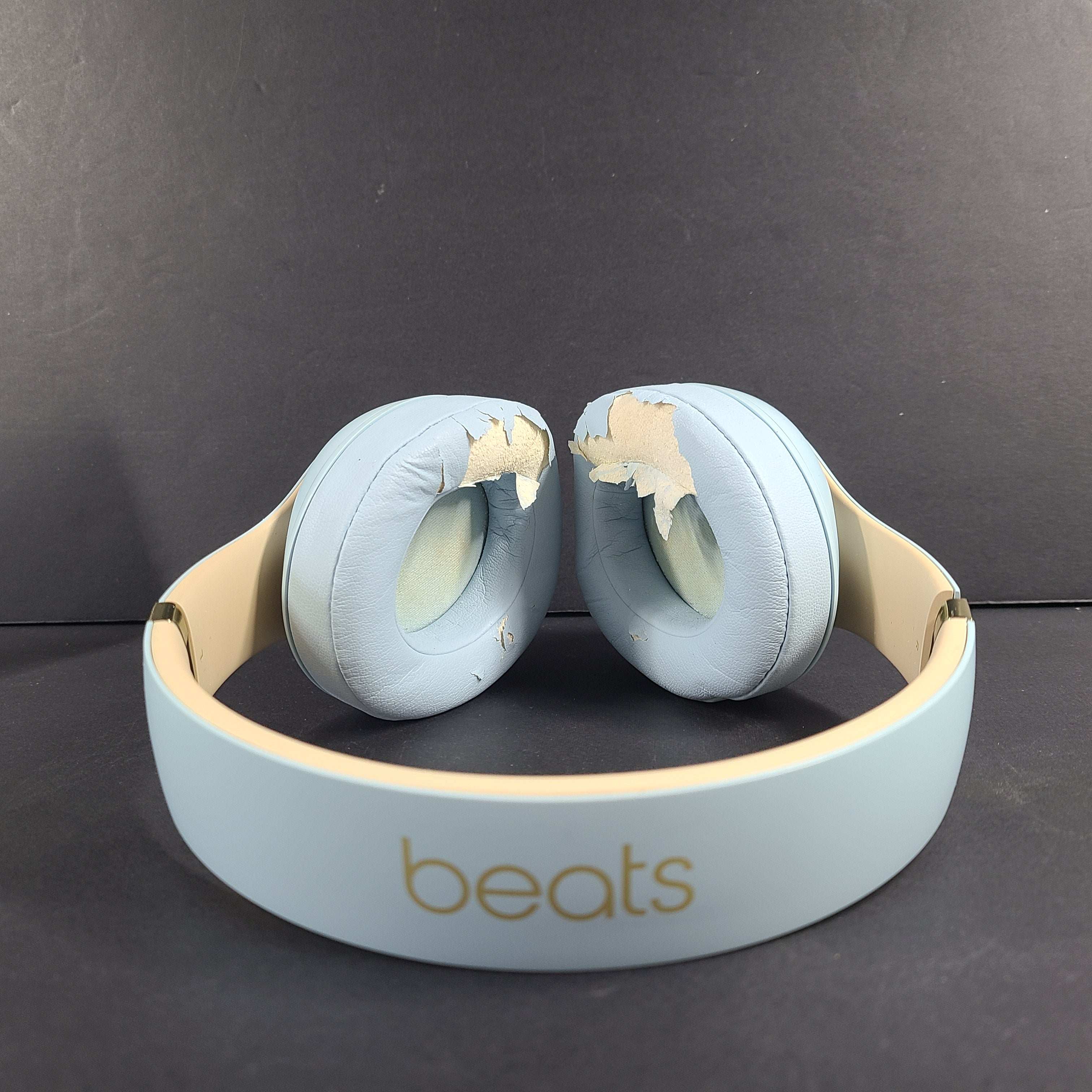 Premium Beats Studio 3 Wireless Over-Ear Headphones in Light Blue with Gold Accents