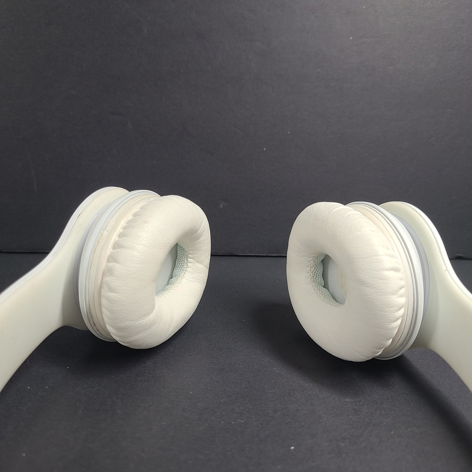 Premium Beats by Dr. Dre Solo HD On-Ear Headphones in White