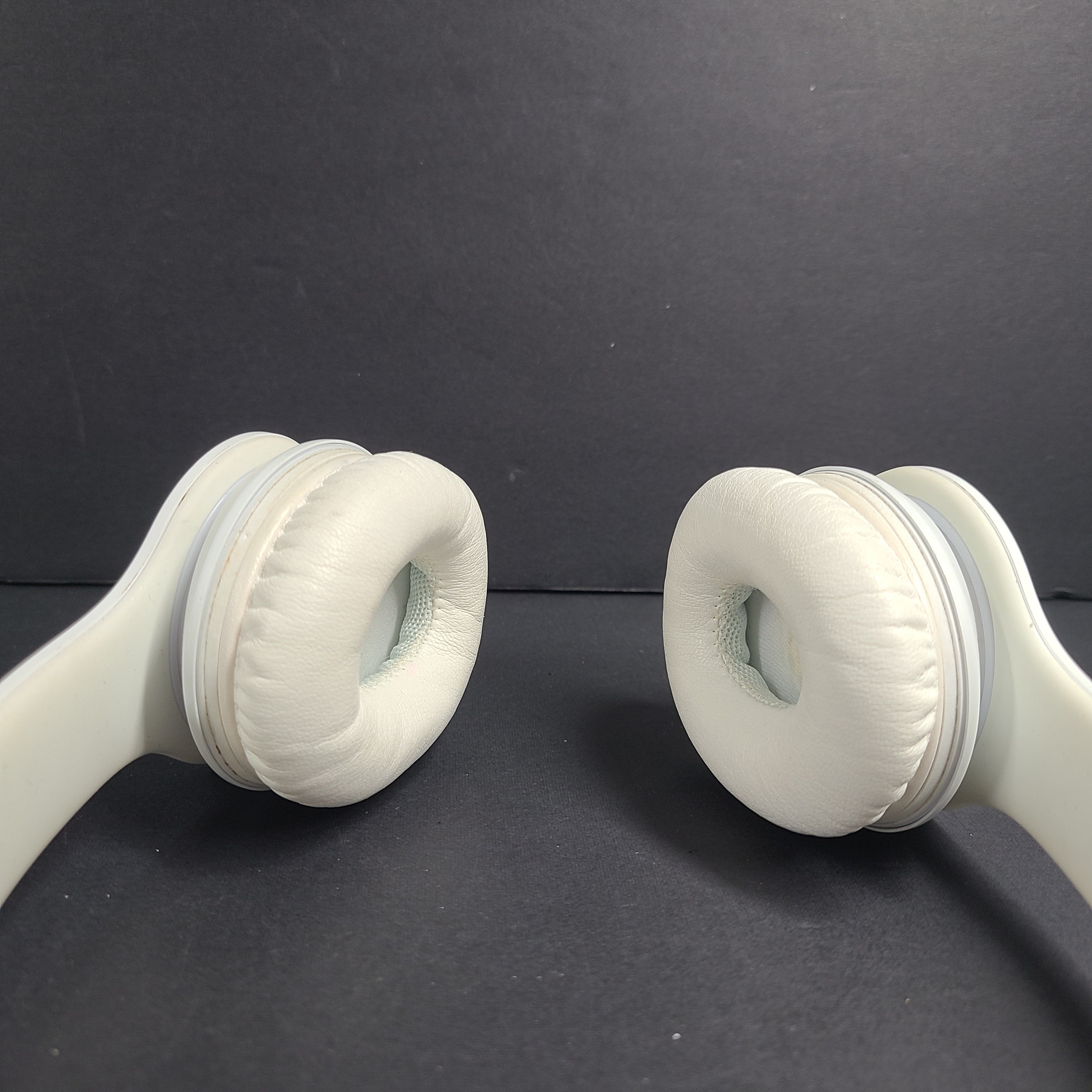 Premium Beats by Dr. Dre Solo HD On-Ear Headphones in White