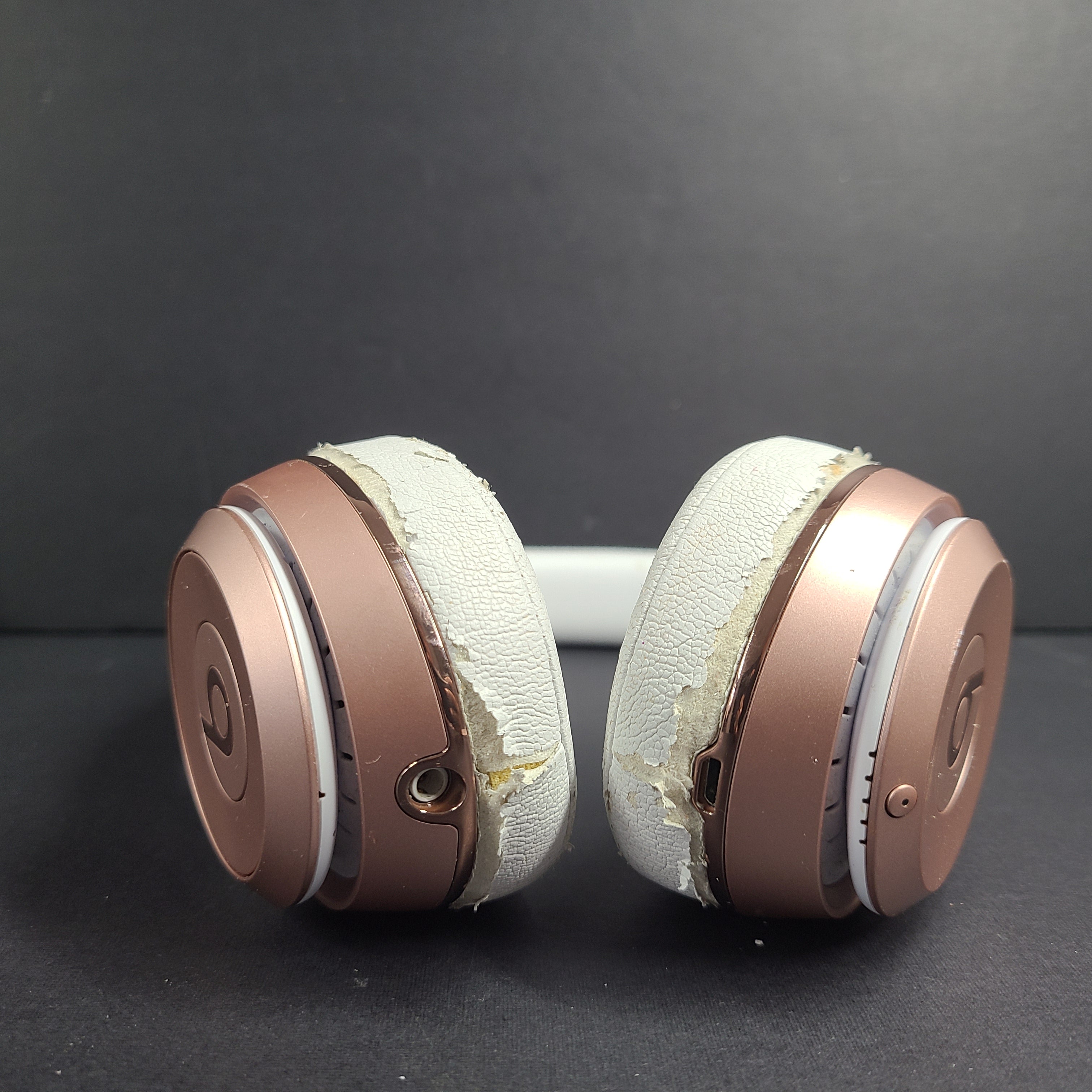 A stylish rose gold on-ear headphones by Beats Solo3 Wireless.