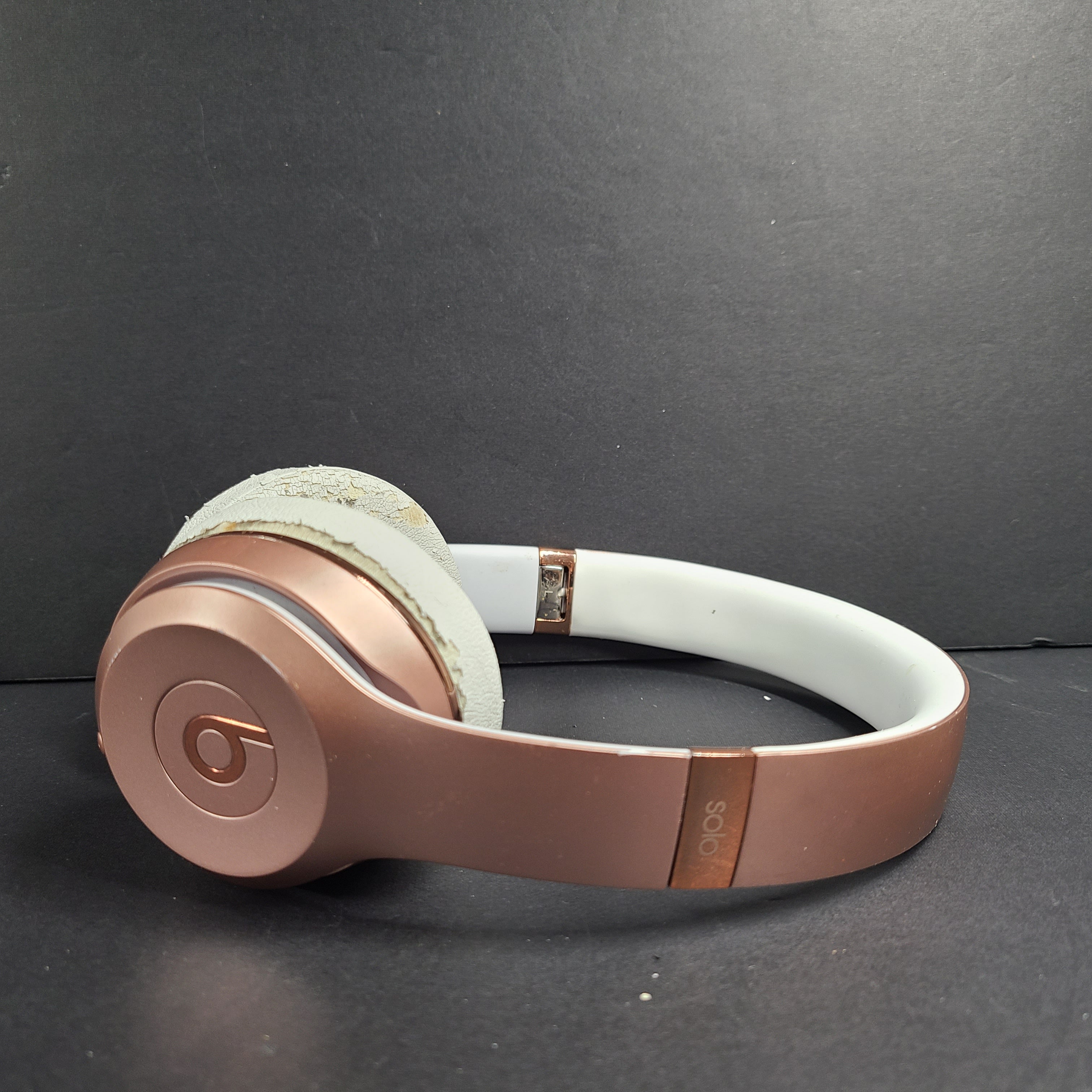 A stylish rose gold on-ear headphones by Beats Solo3 Wireless.