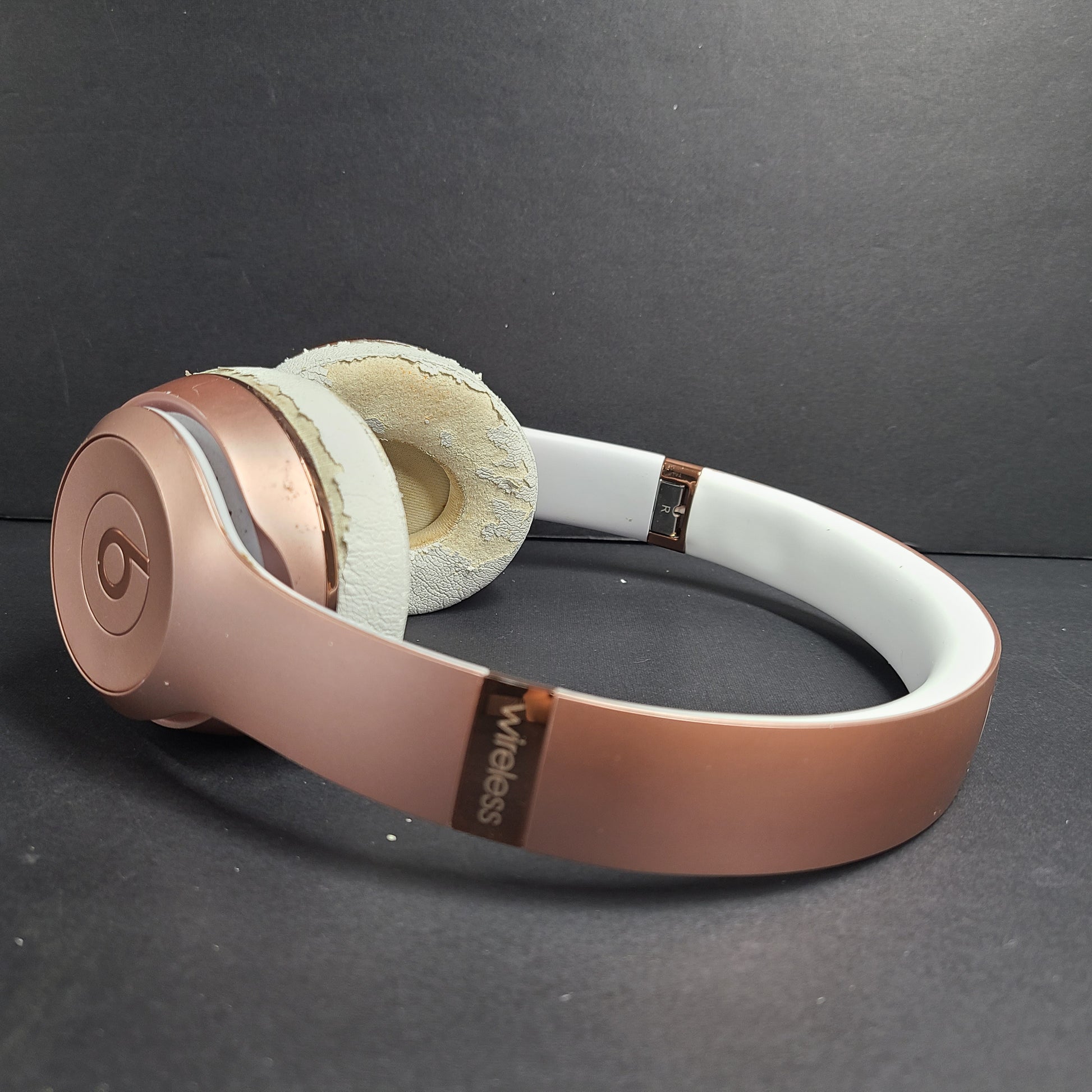 A stylish rose gold on-ear headphones by Beats Solo3 Wireless.