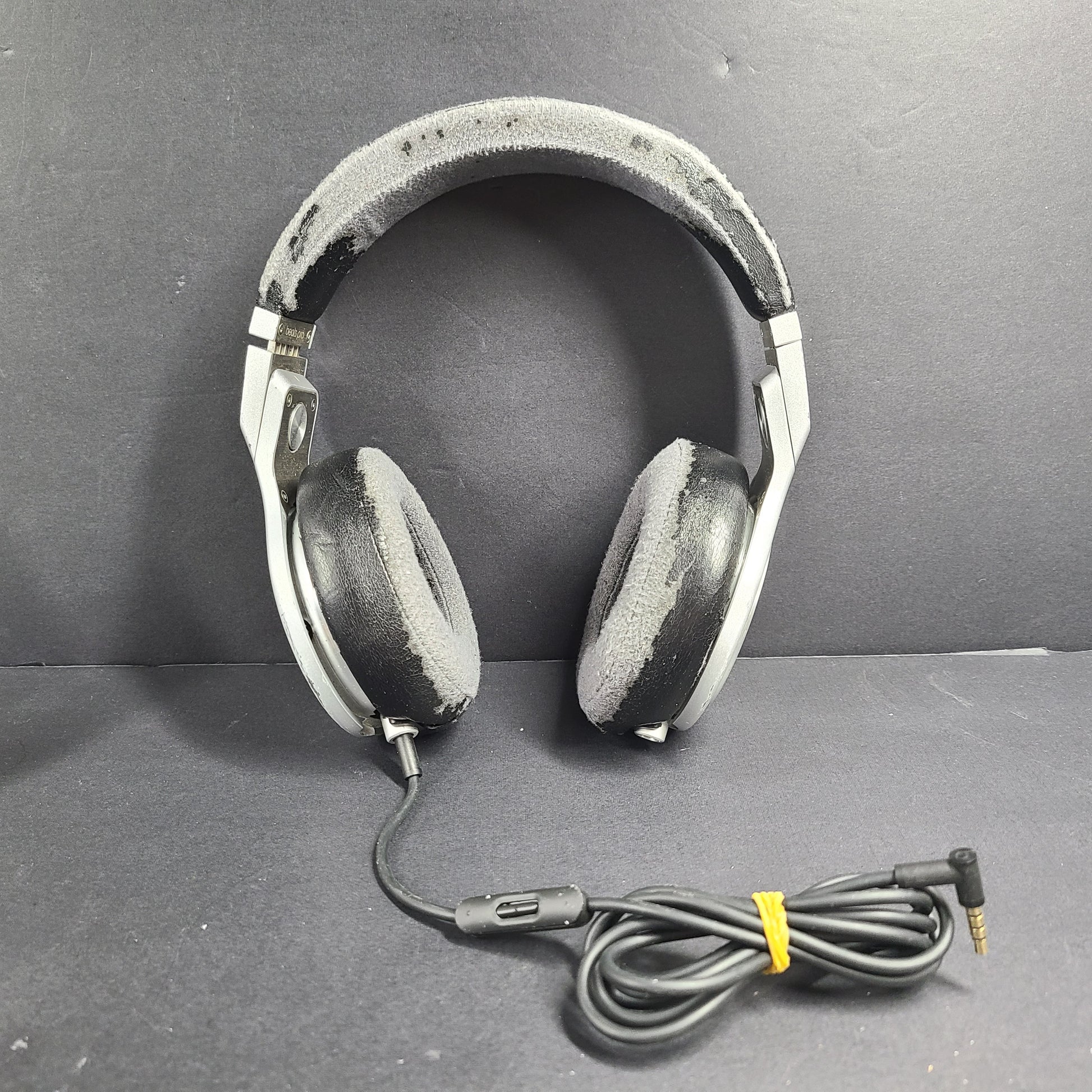 Premium Beats Pro Over-Ear Headphones in Silver color