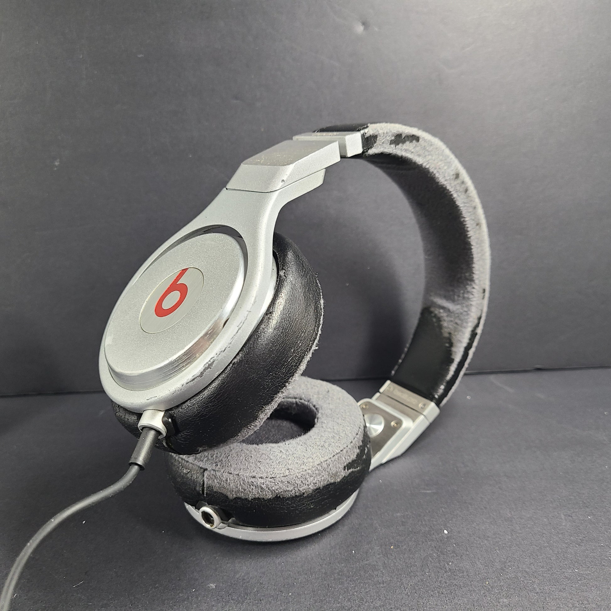 Premium Beats Pro Over-Ear Headphones in Silver color