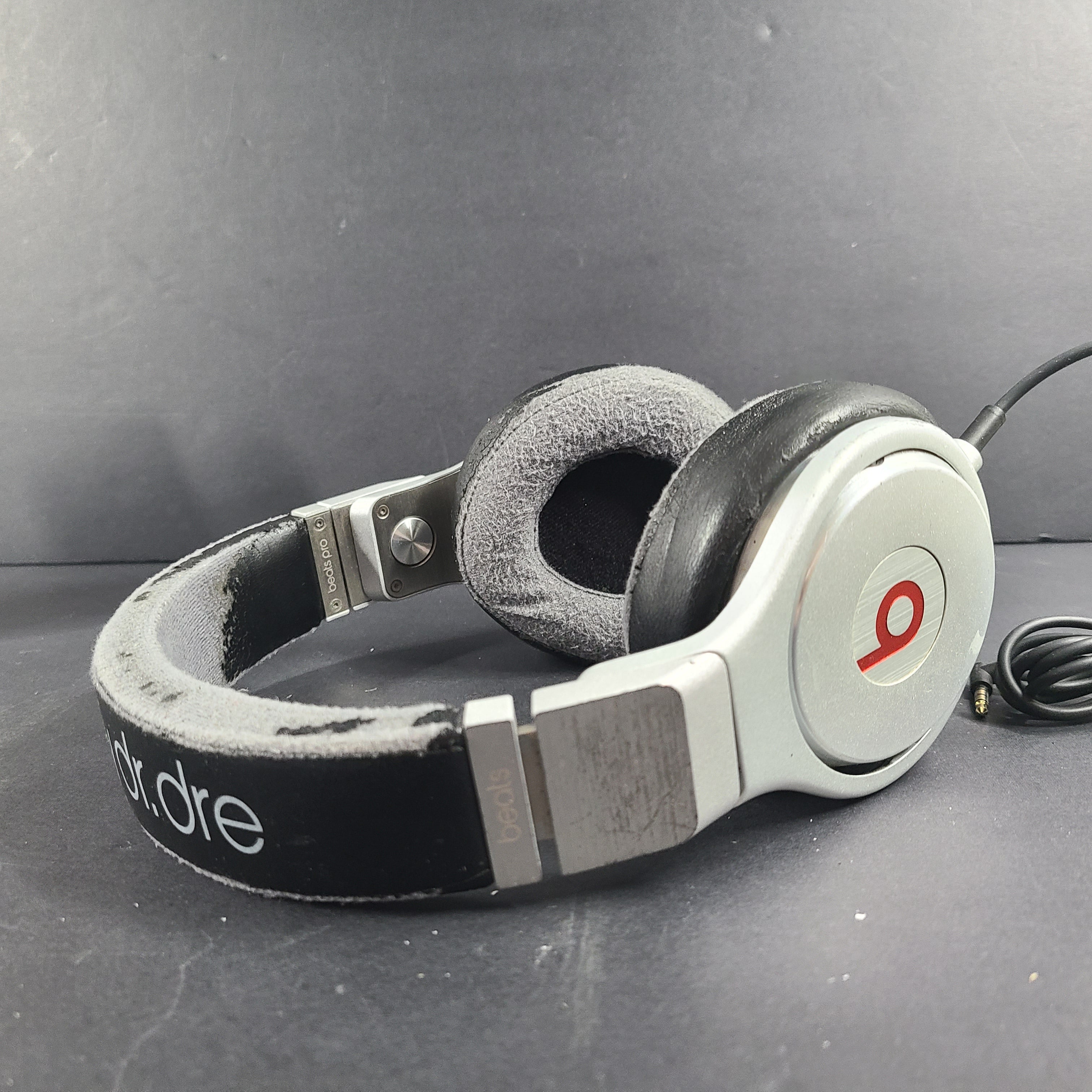 Premium Beats Pro Over-Ear Headphones in Silver color