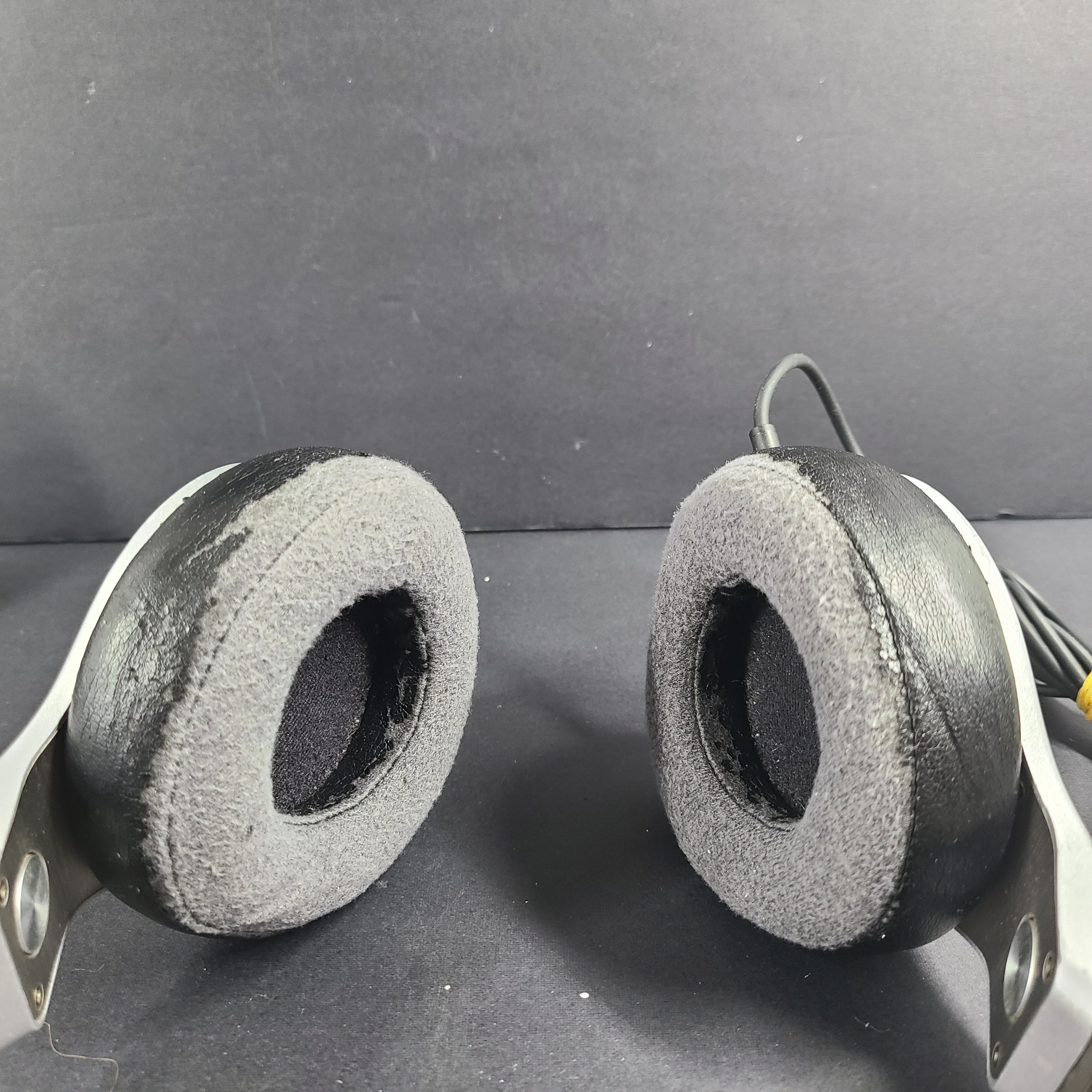 Premium Beats Pro Over-Ear Headphones in Silver color