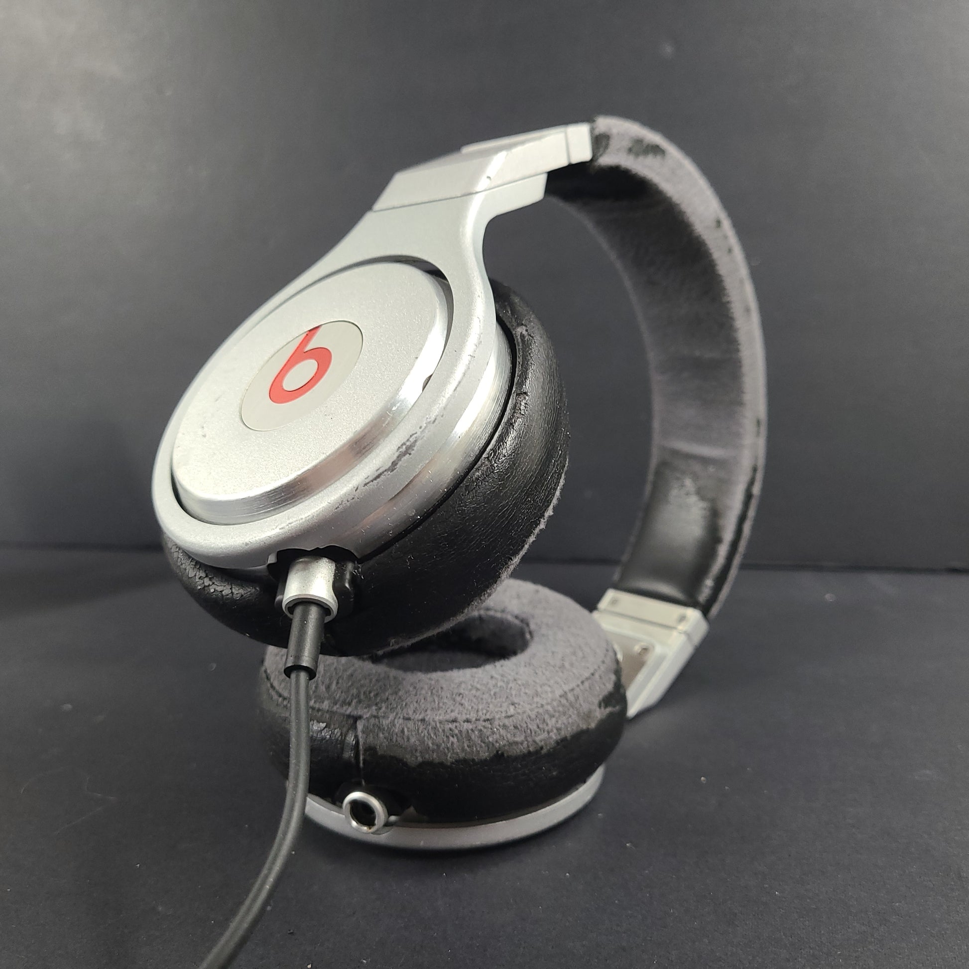 Premium Beats Pro Over-Ear Headphones in Silver color