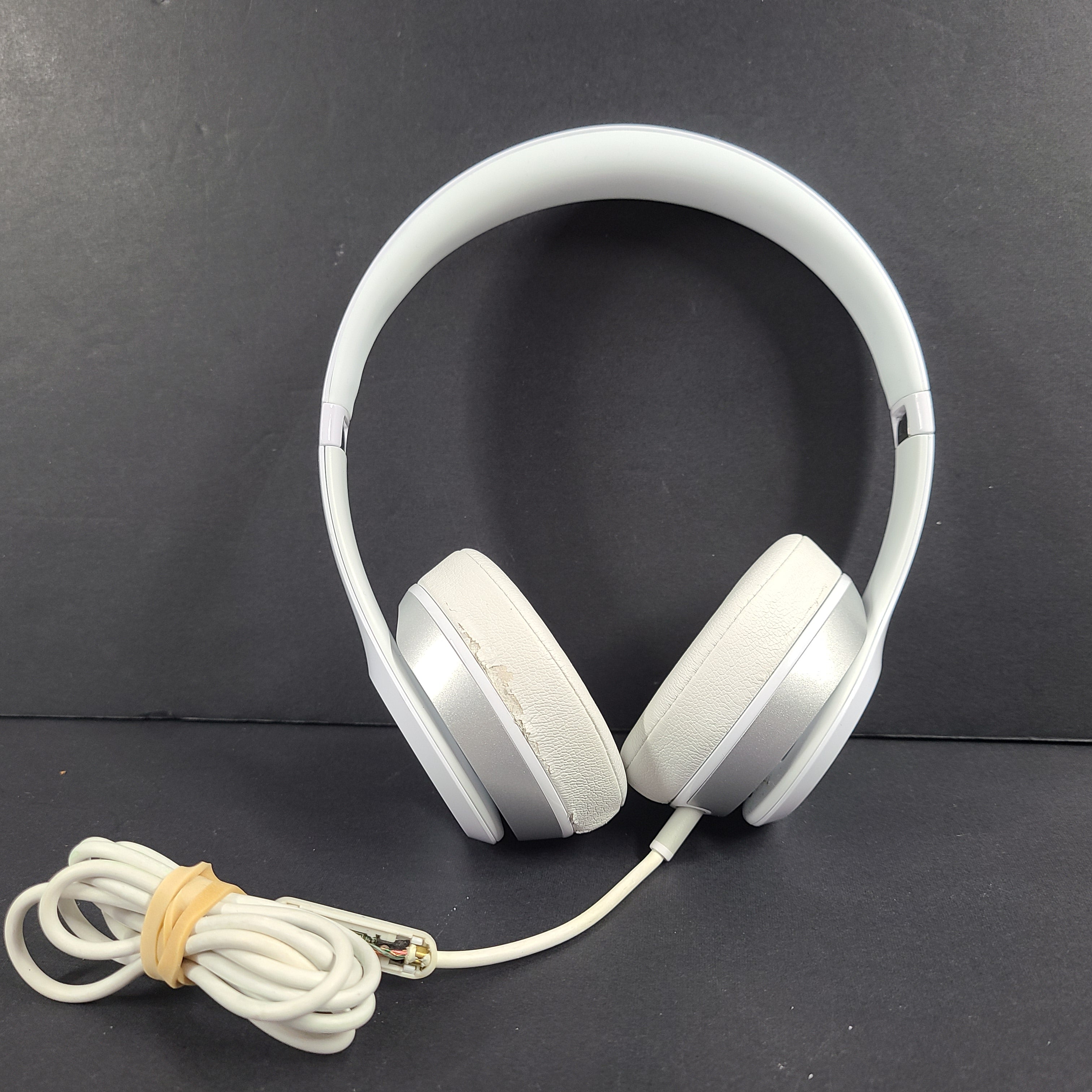 Beats by Dr. Dre Solo2 Wired Headband Headphones B0518 - White V1