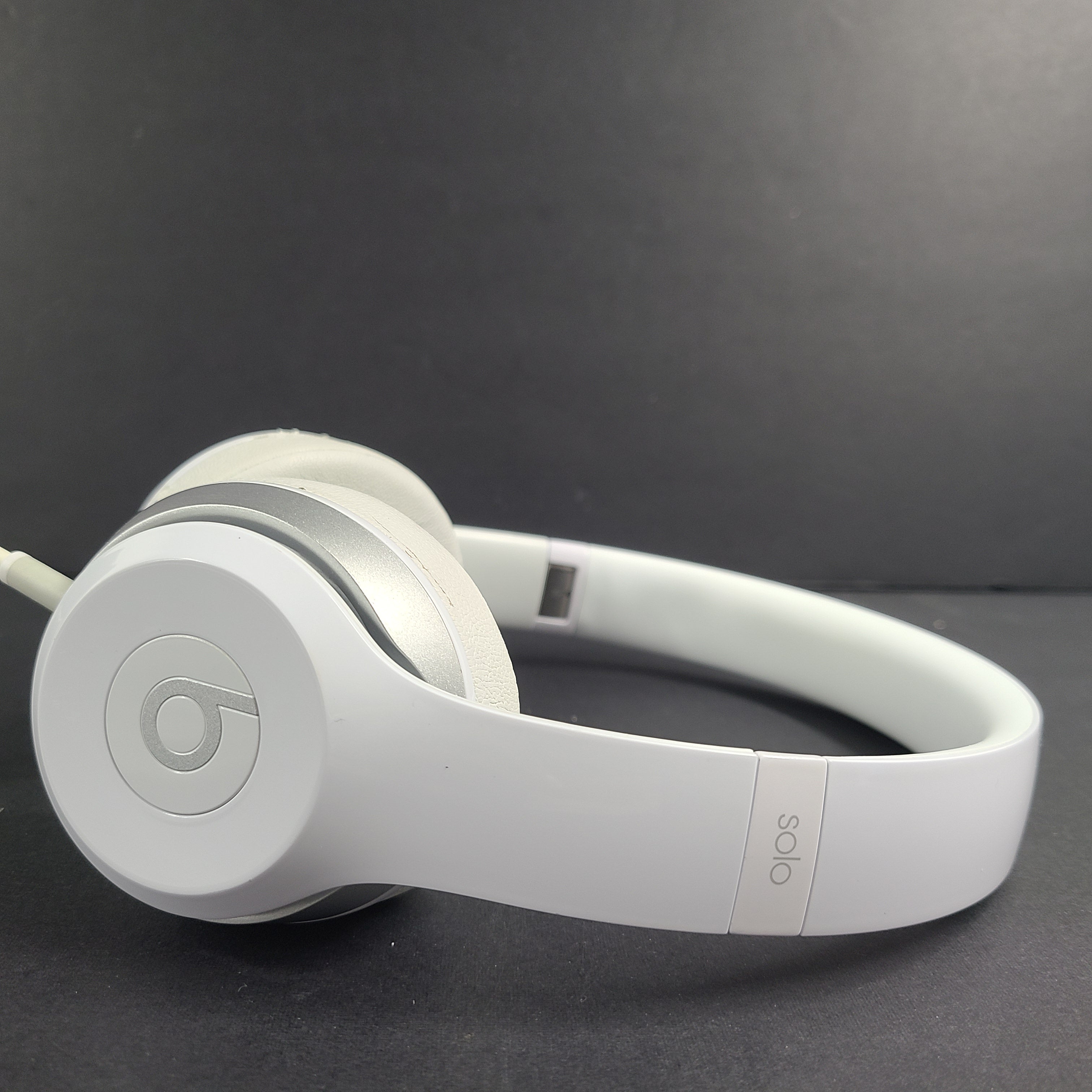 Beats by Dr. Dre Solo2 Wired Headband Headphones B0518 - White V1