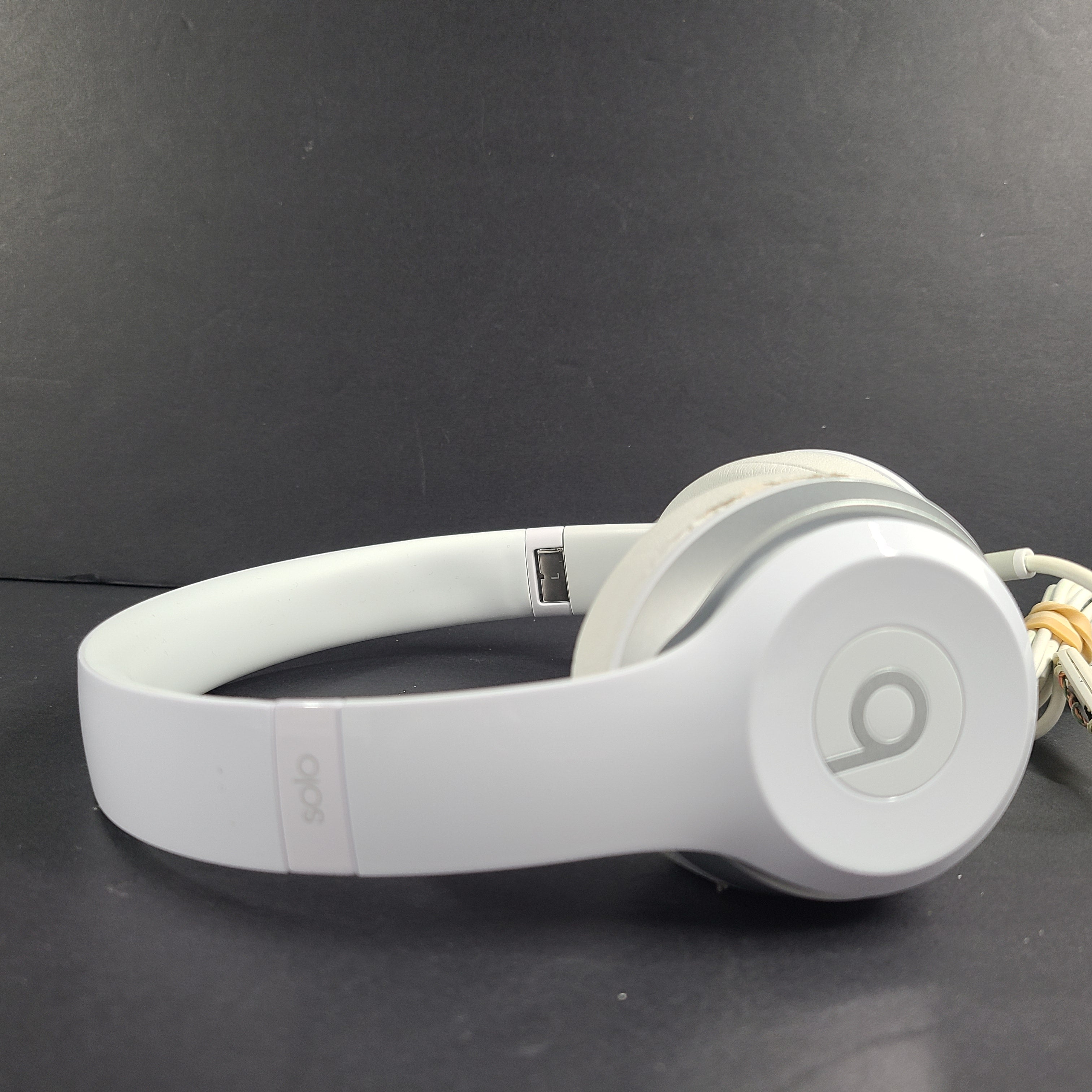 Beats by Dr. Dre Solo2 Wired Headband Headphones B0518 - White V1