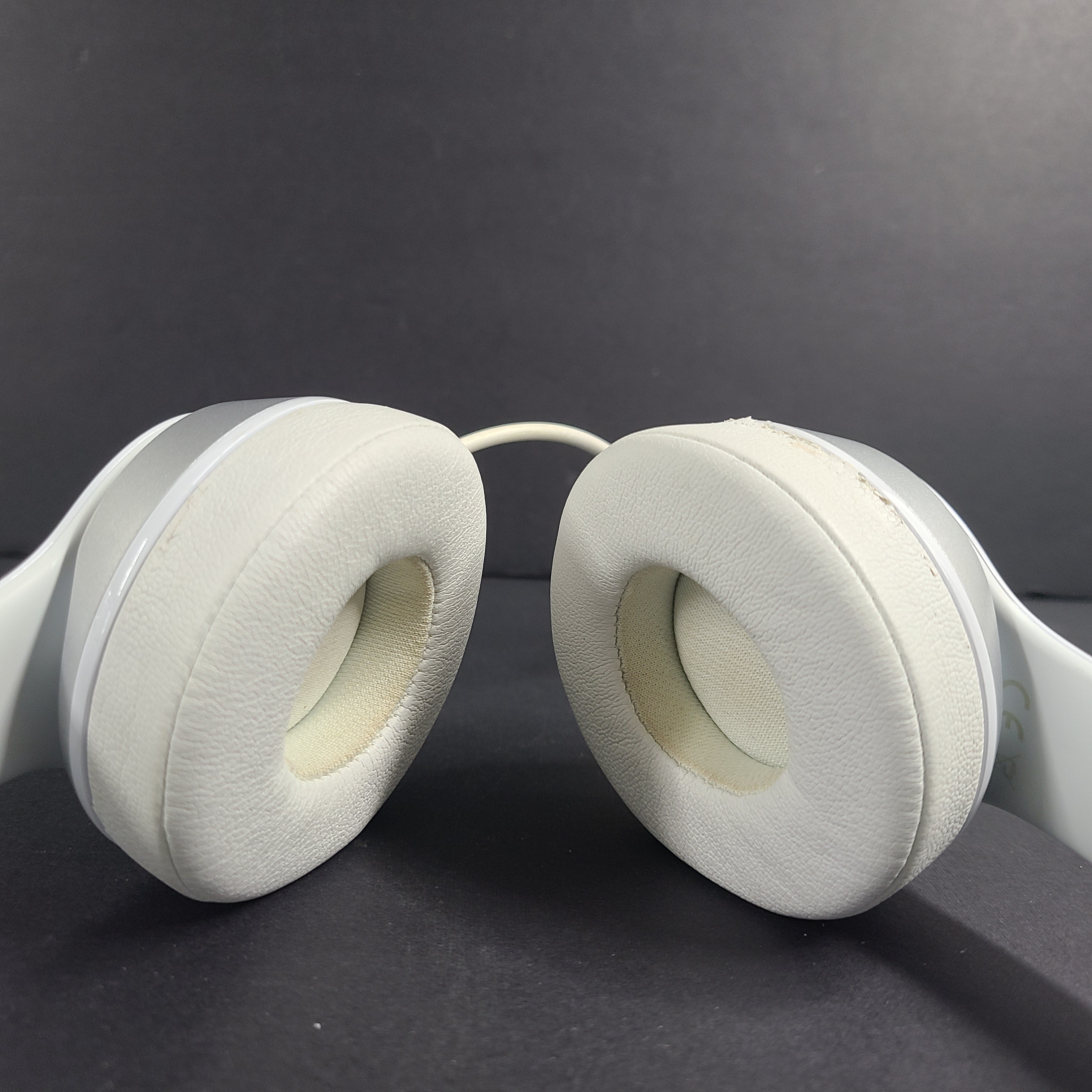 Beats by Dr. Dre Solo2 Wired Headband Headphones B0518 - White V1