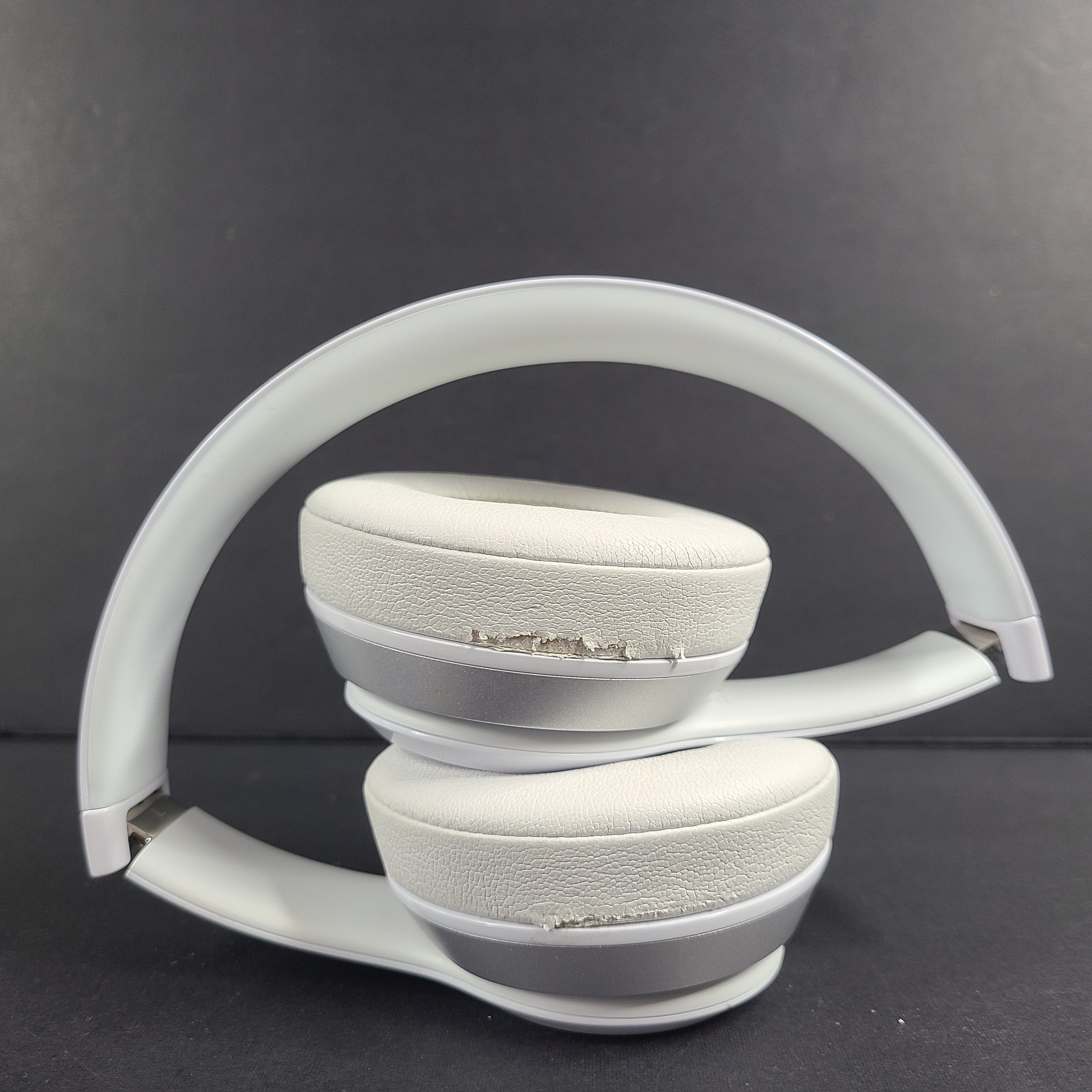 Beats by Dr. Dre Solo2 Wired Headband Headphones B0518 - White V1