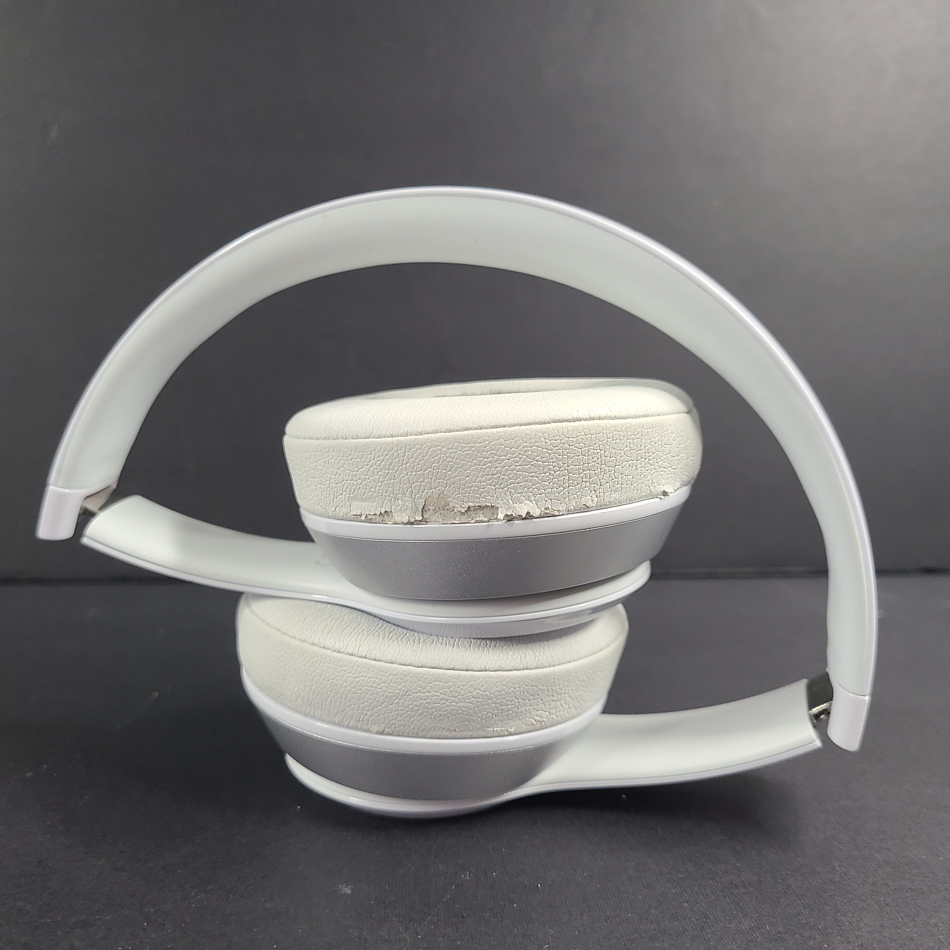 Beats by Dr. Dre Solo2 Wired Headband Headphones B0518 - White V1