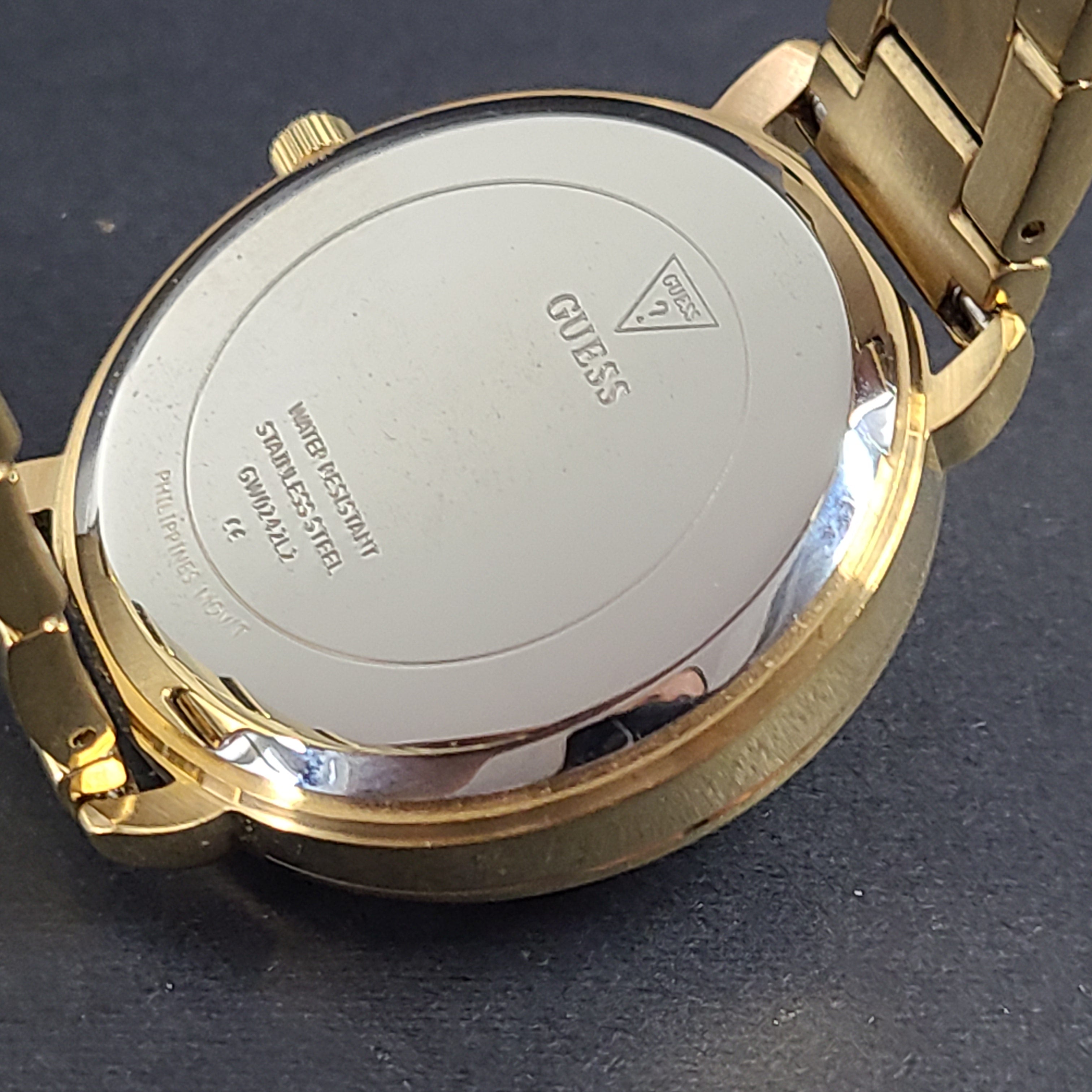 A stylish Guess rose gold-tone stainless steel women's watch.