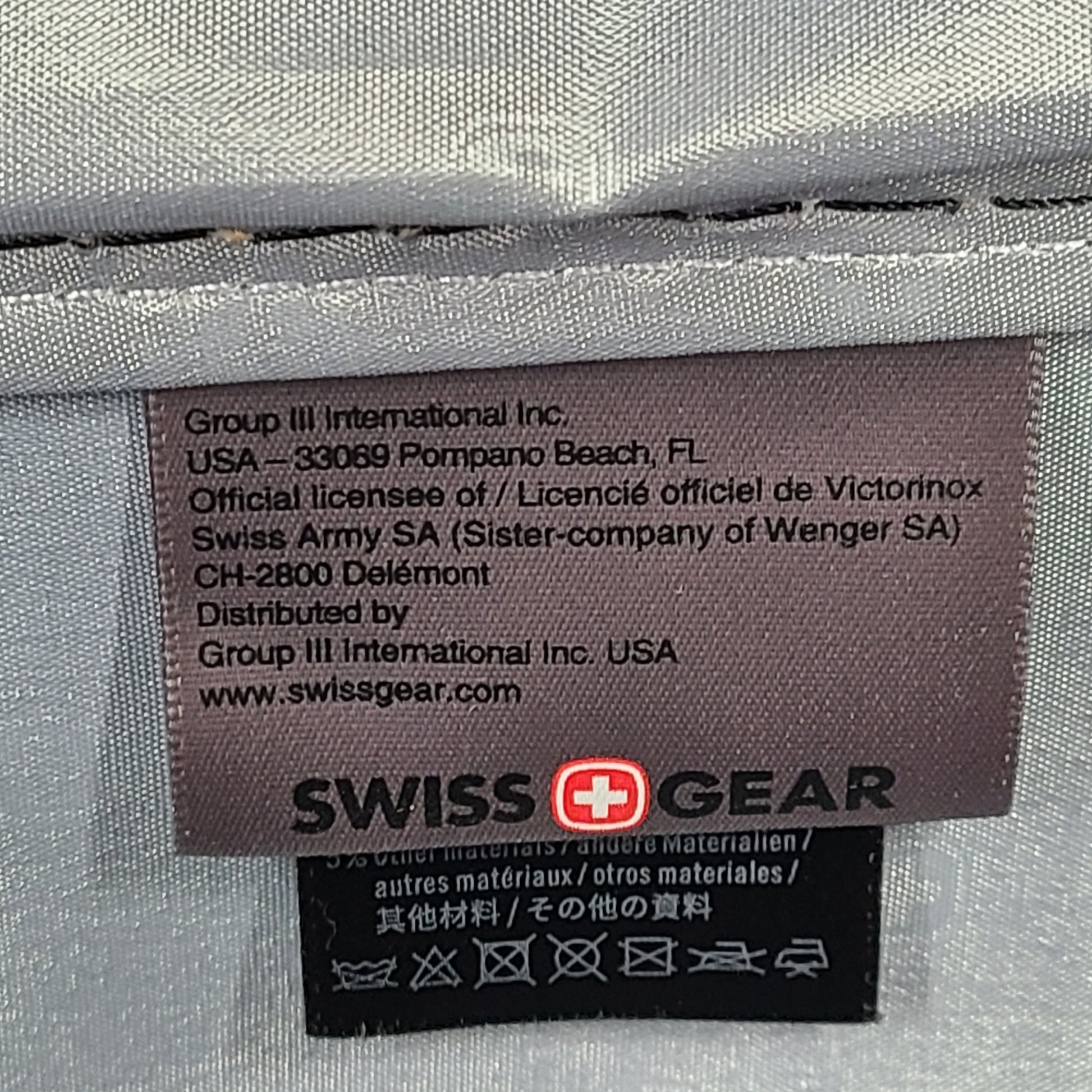 A sleek black SwissGear hardside spinner luggage SA8018.