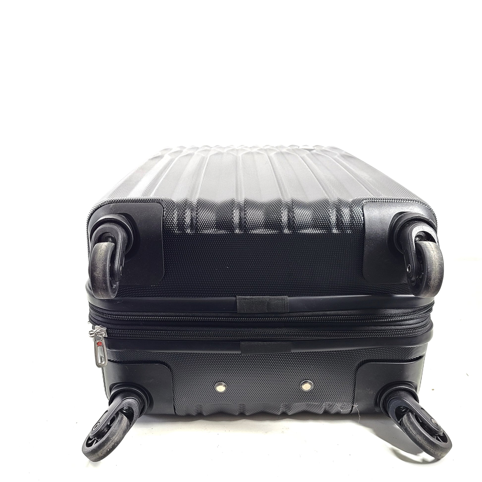 A sleek black SwissGear hardside spinner luggage SA8018.