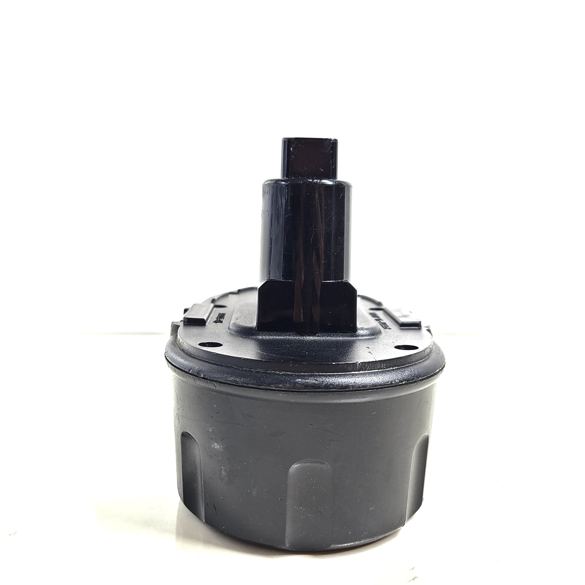 </strong> A reliable DeWalt 18V Battery Pack DW9099</p>