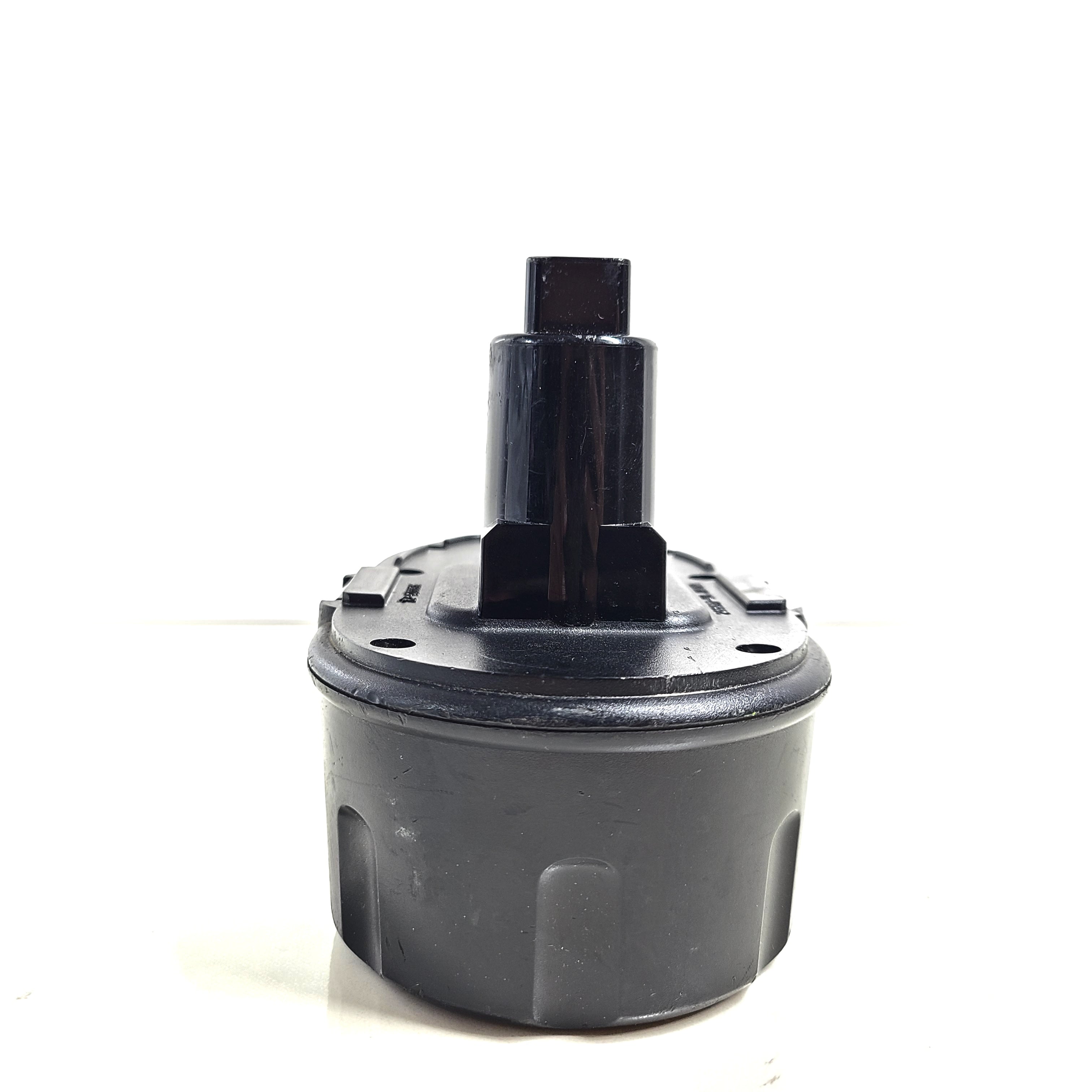 </strong> A reliable DeWalt 18V Battery Pack DW9099</p>