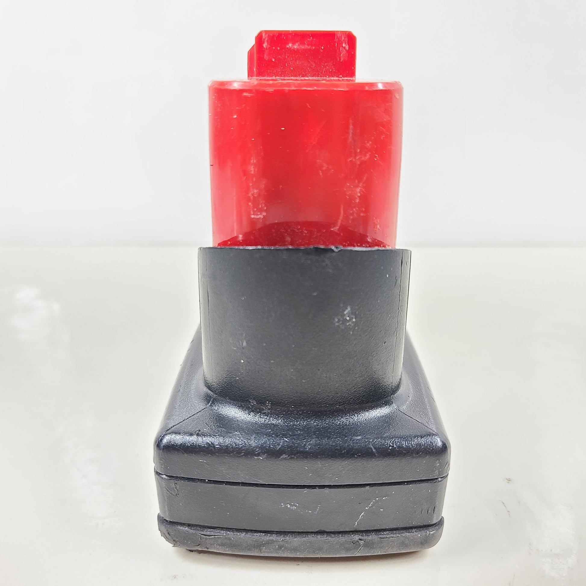 A durable and reliable 12V lithium-ion rechargeable battery.