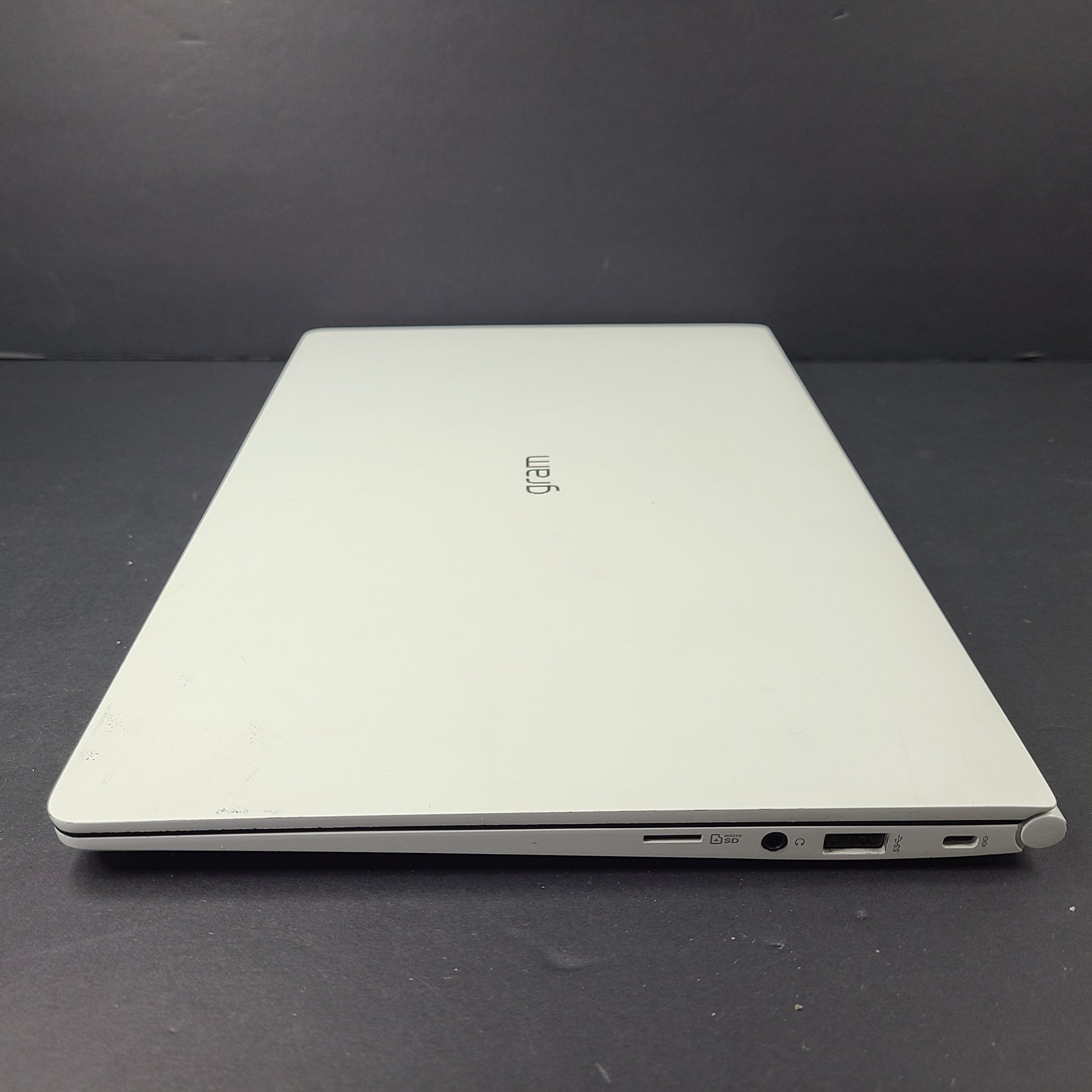 A sleek and lightweight white LG Gram Laptop 14Z980-U.AAW5U1 14-inch