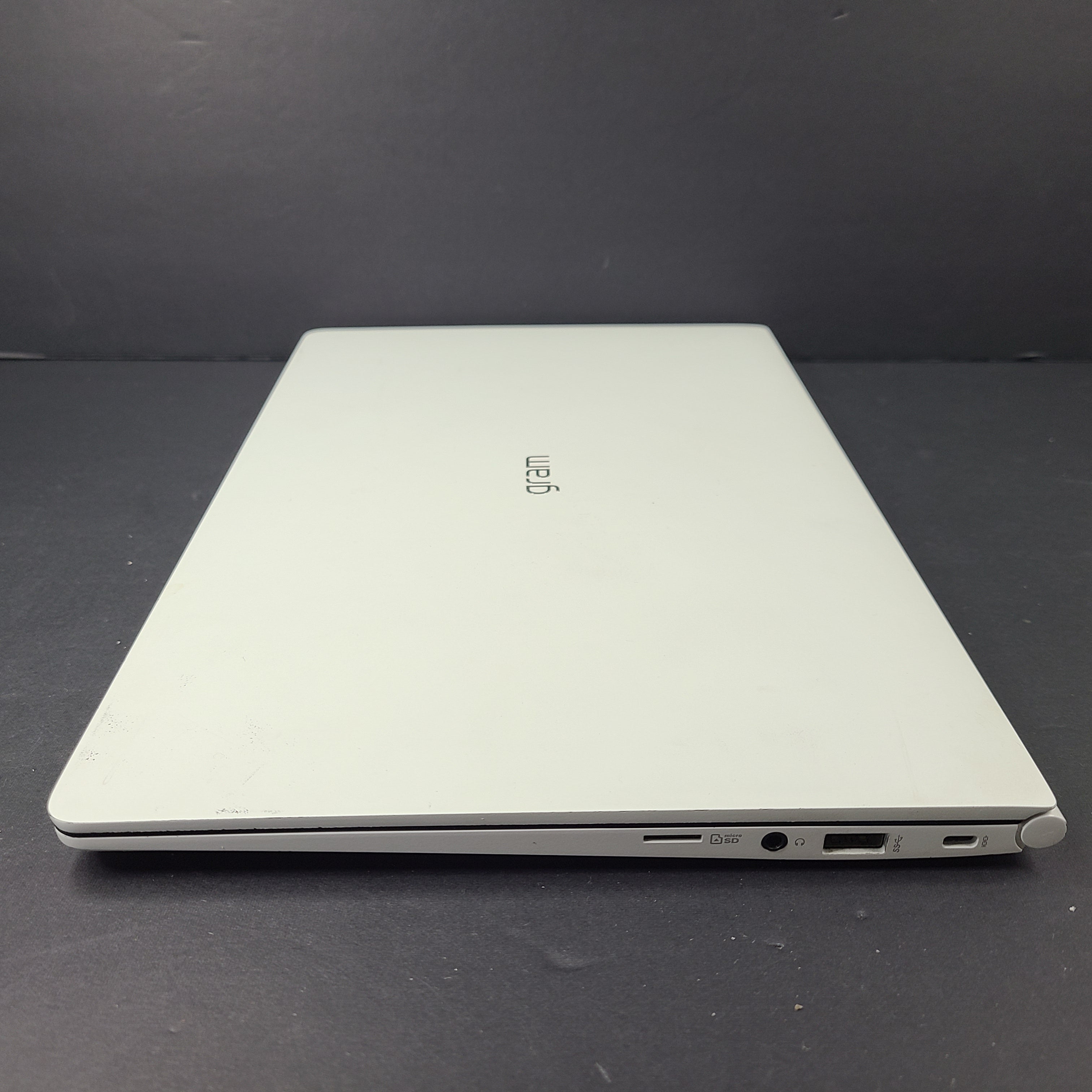 A sleek and lightweight white LG Gram Laptop 14Z980-U.AAW5U1 14-inch