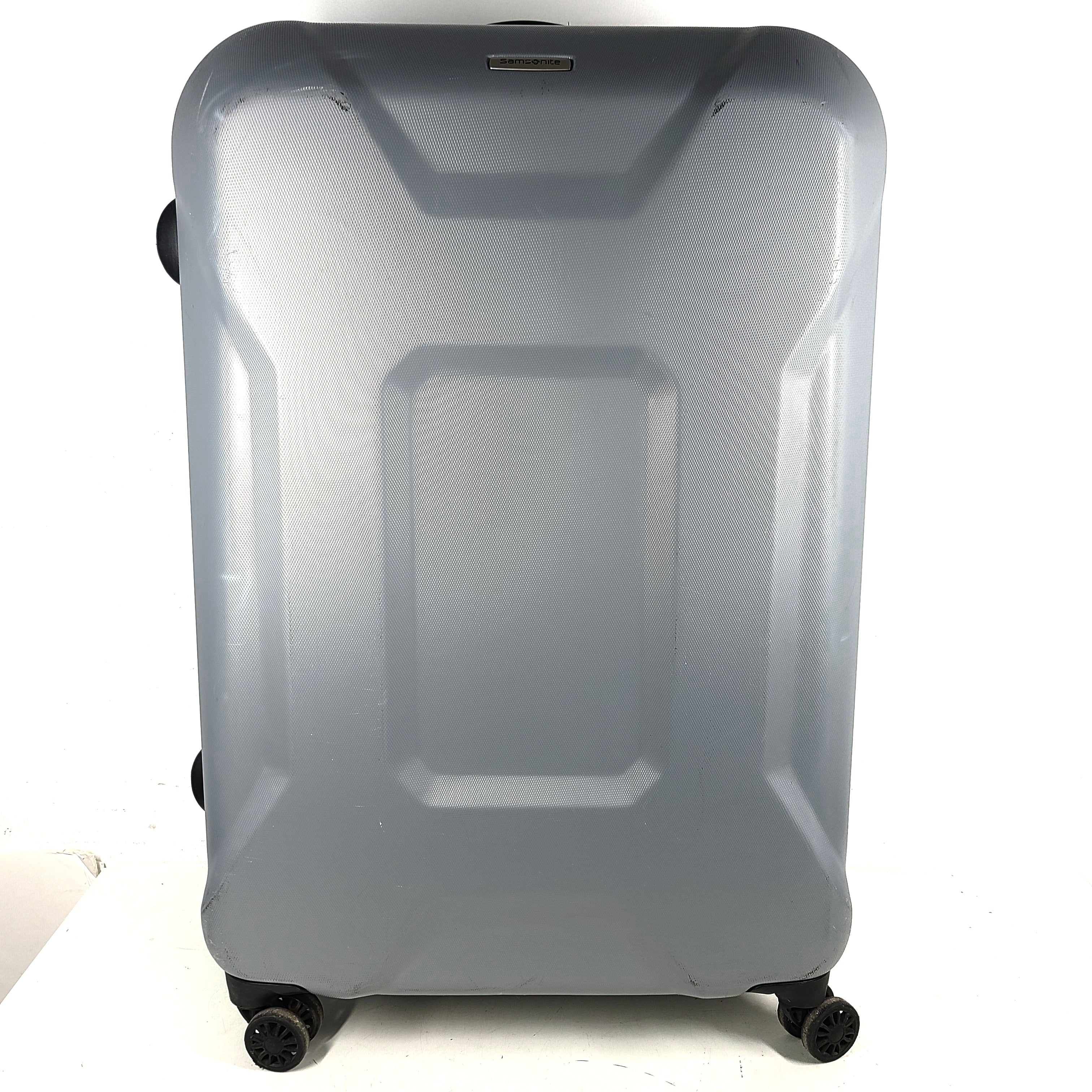 A silver hard shell Samsonite 4-wheel suitcase.