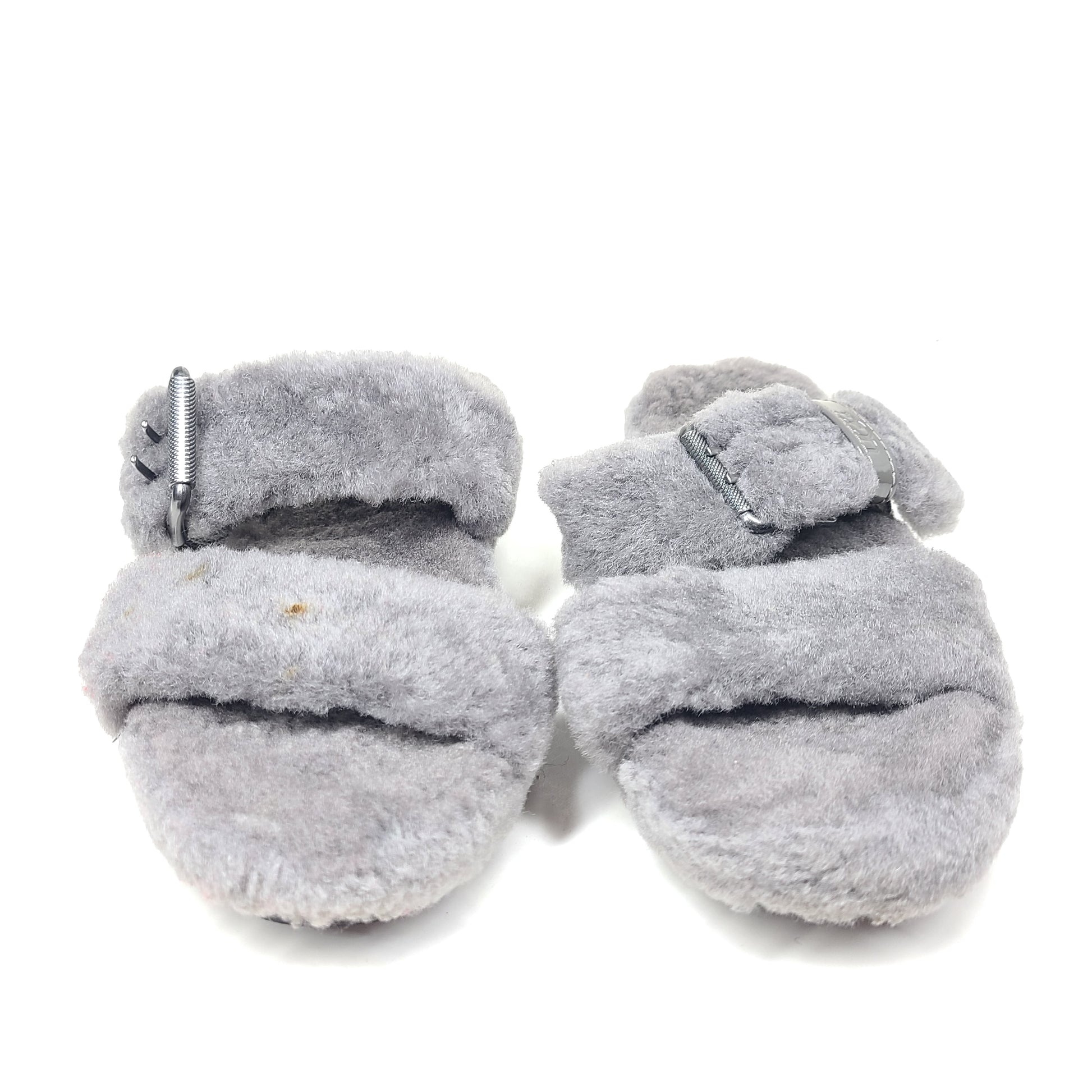 A pair of gray UGG Fluffy Sandals with adjustable straps in size 7.