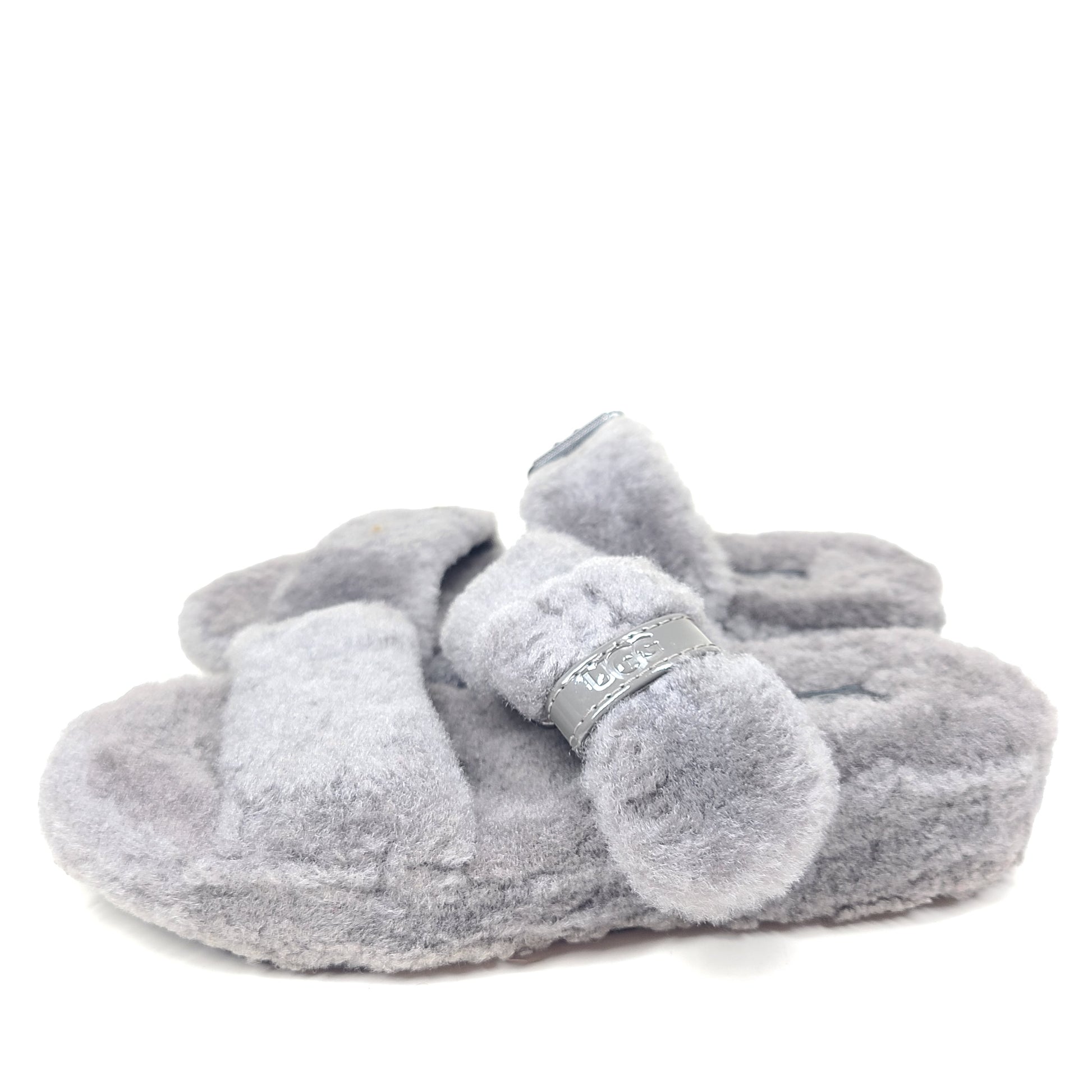 A pair of gray UGG Fluffy Sandals with adjustable straps in size 7.