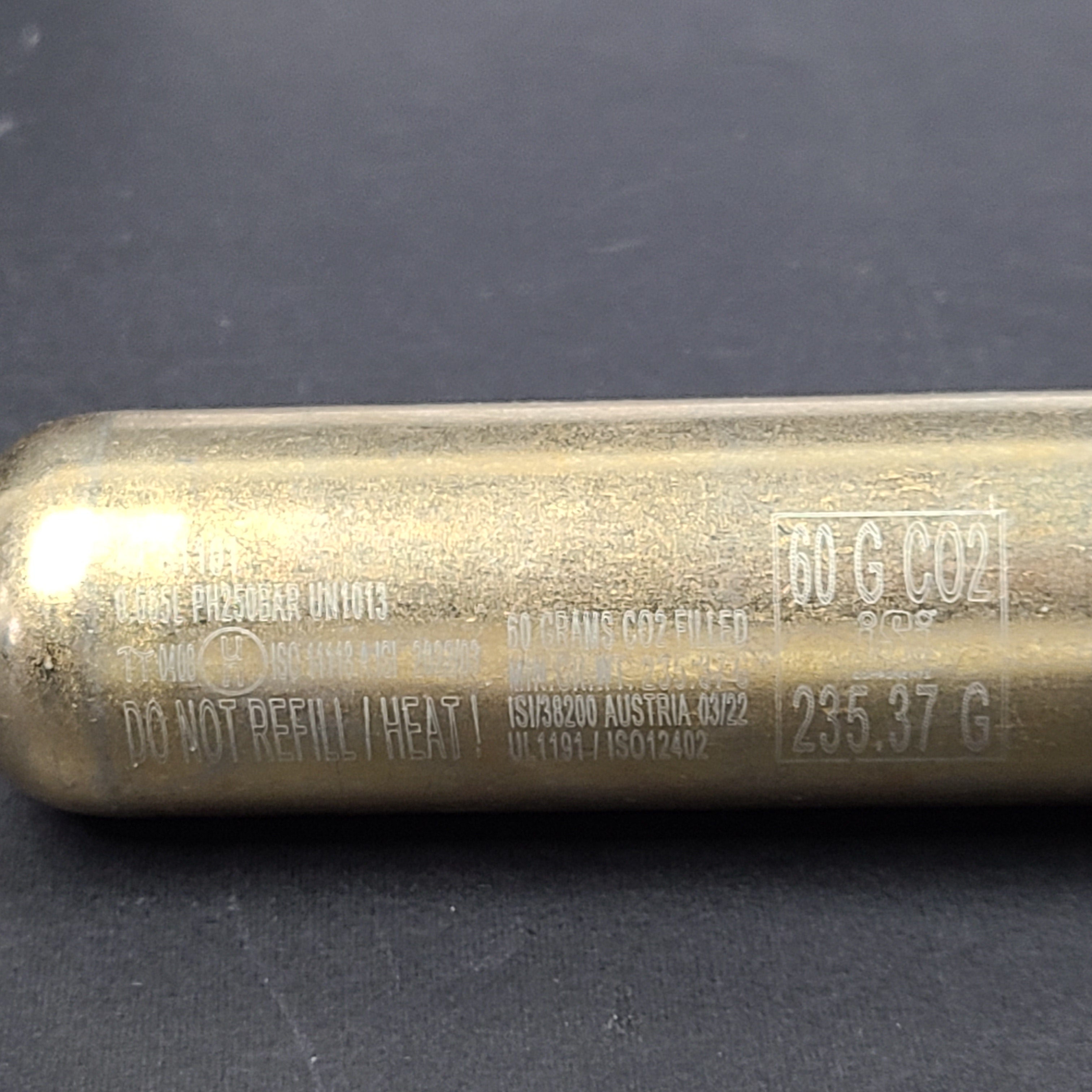 A recharge kit for adults with a CO2 cartridge and an UMA 8050 Auto Capsule.