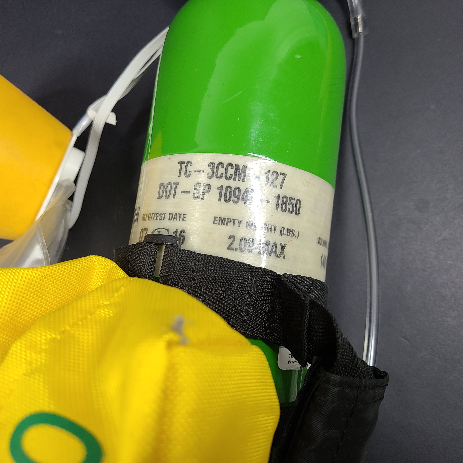 Lightweight portable oxygen cylinder assembly with mask