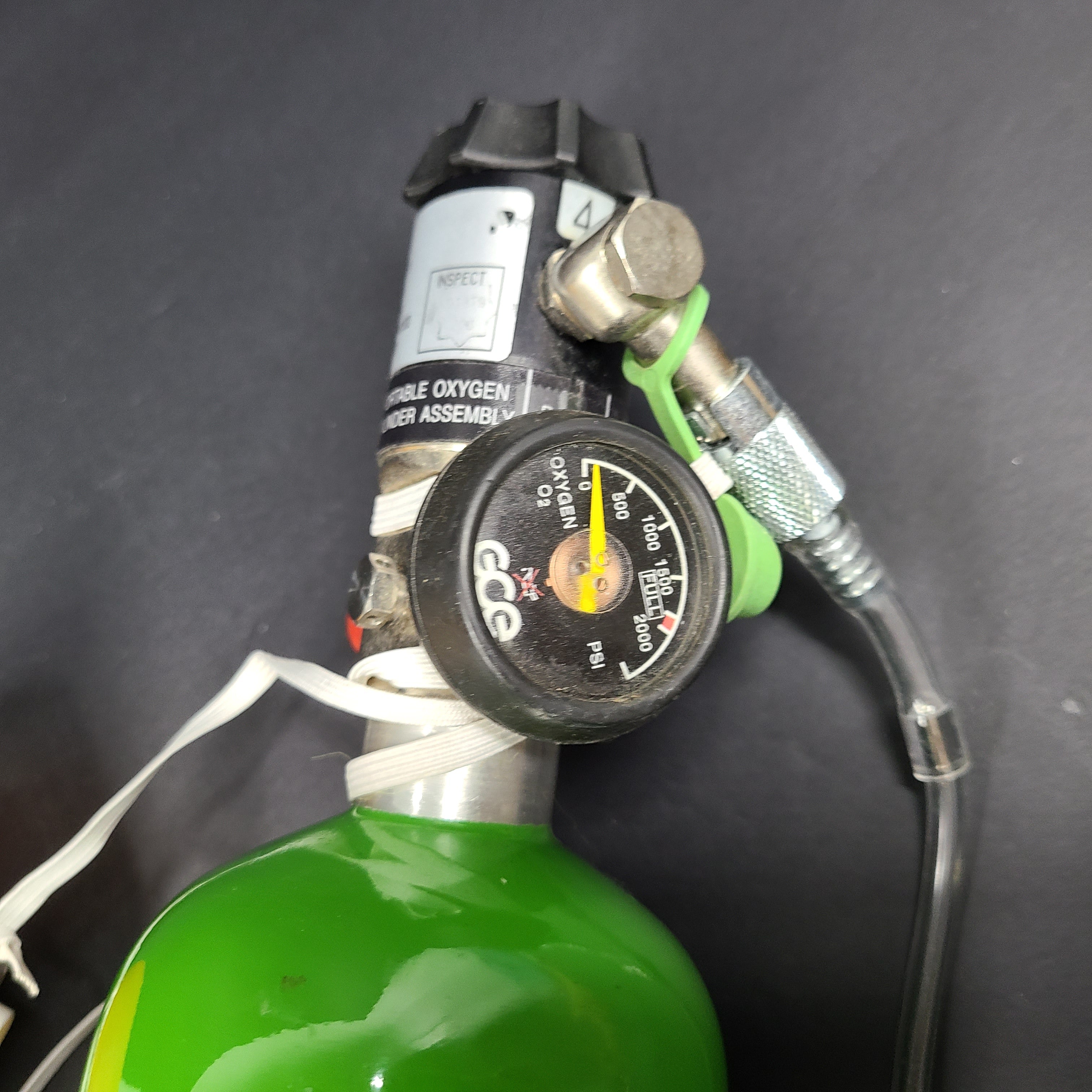 Lightweight portable oxygen cylinder assembly with mask