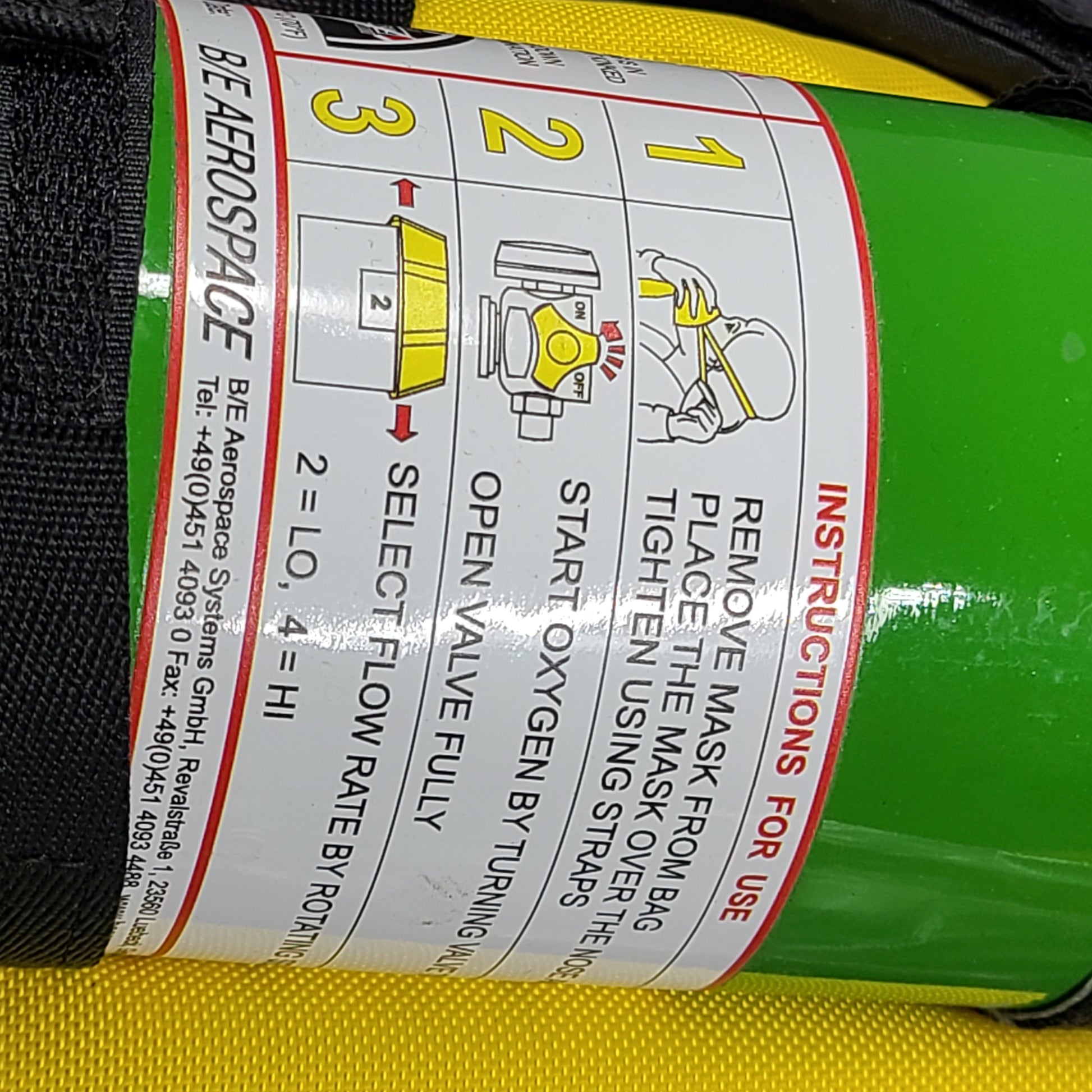 Lightweight portable oxygen cylinder assembly with mask