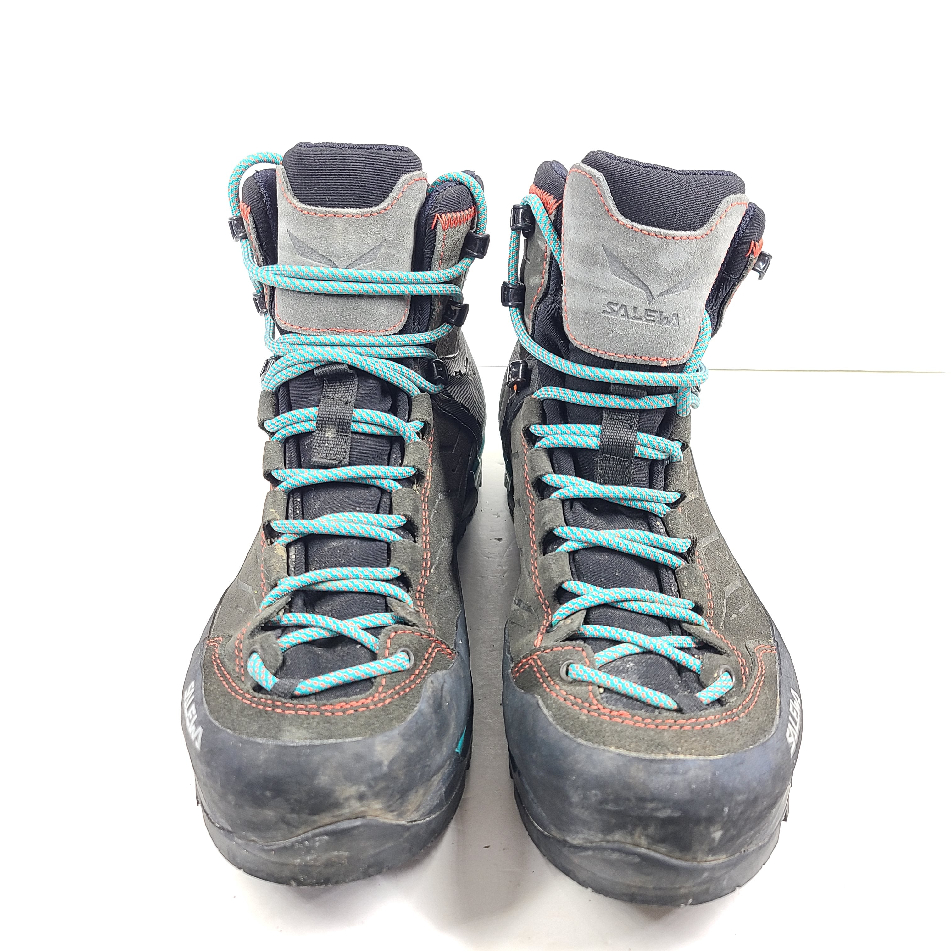 Salewa WS MTN Trainer Mid GTX Boots in Magnet and Viridian Green colors for women.