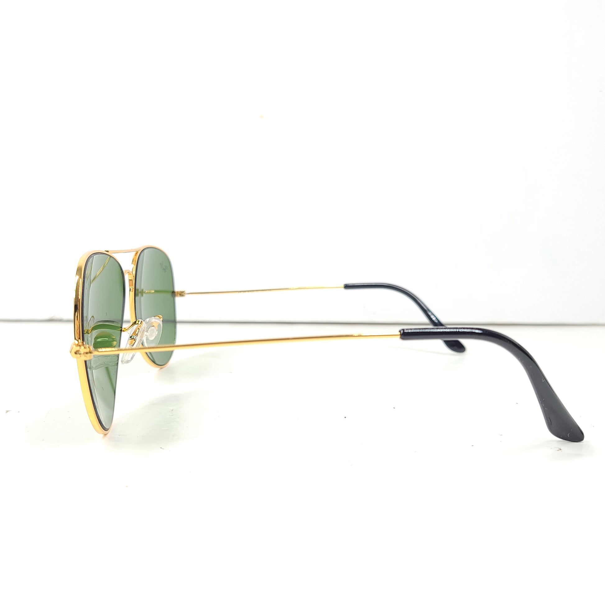 Classic Ray-Ban RB3026 Aviator Sunglasses in green lens and gold frame for men.
