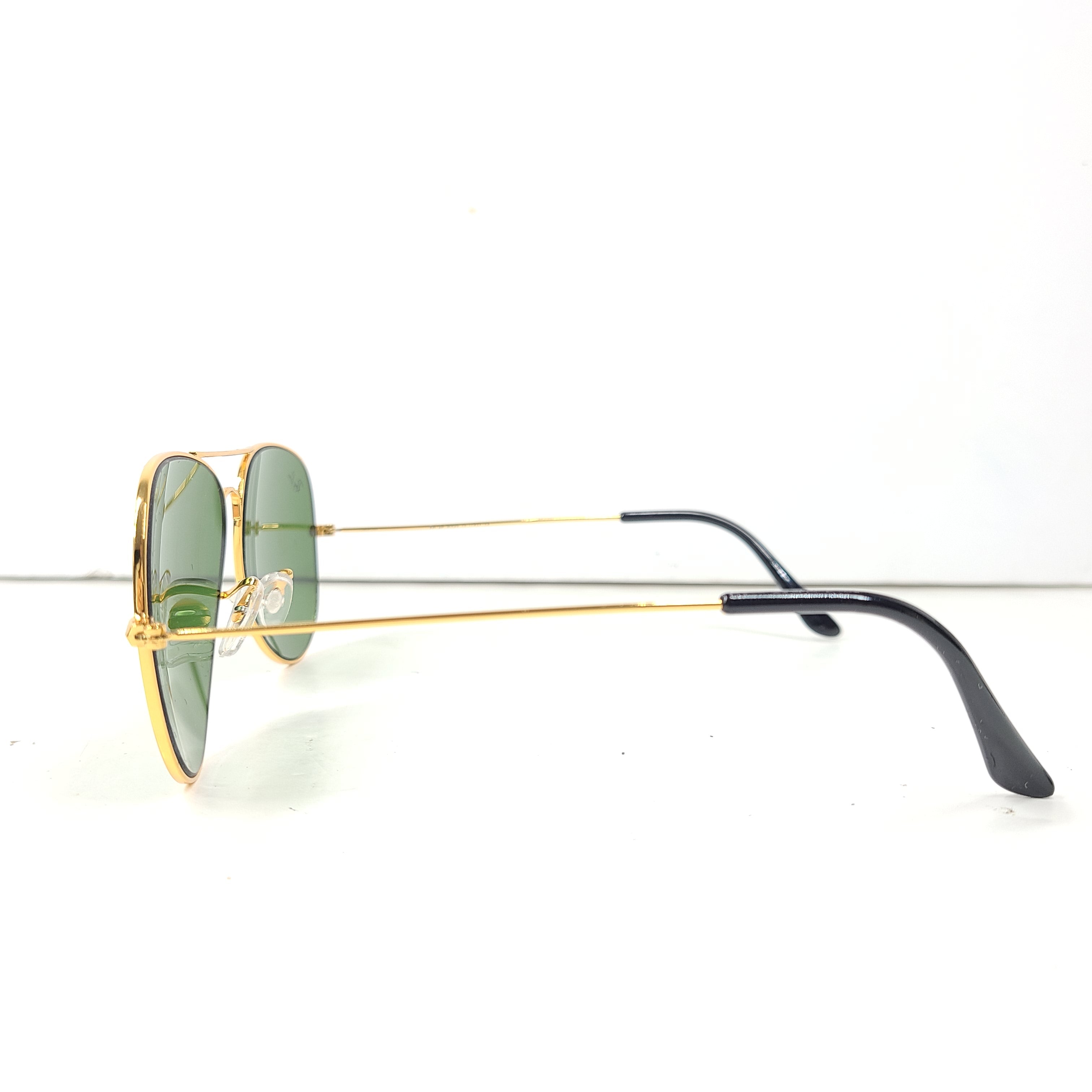 Classic Ray-Ban RB3026 Aviator Sunglasses in green lens and gold frame for men.