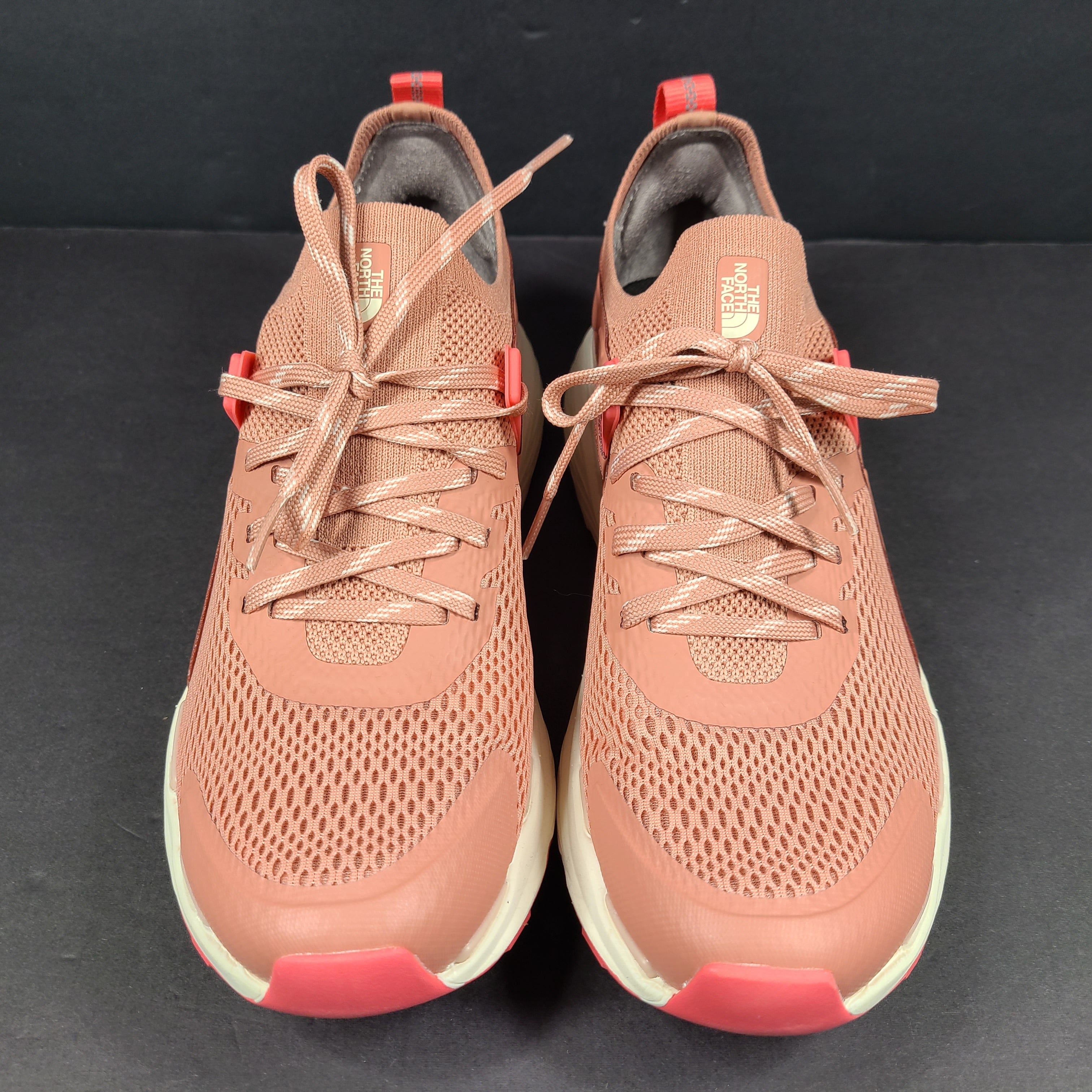 Women's Vectiv shoes in peach and white color