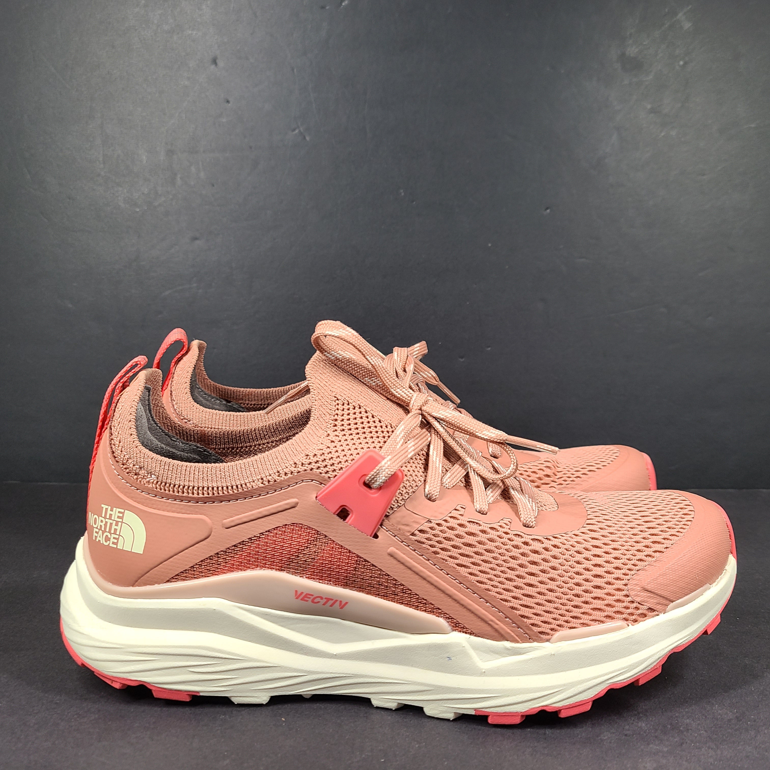 Women's Vectiv shoes in peach and white color