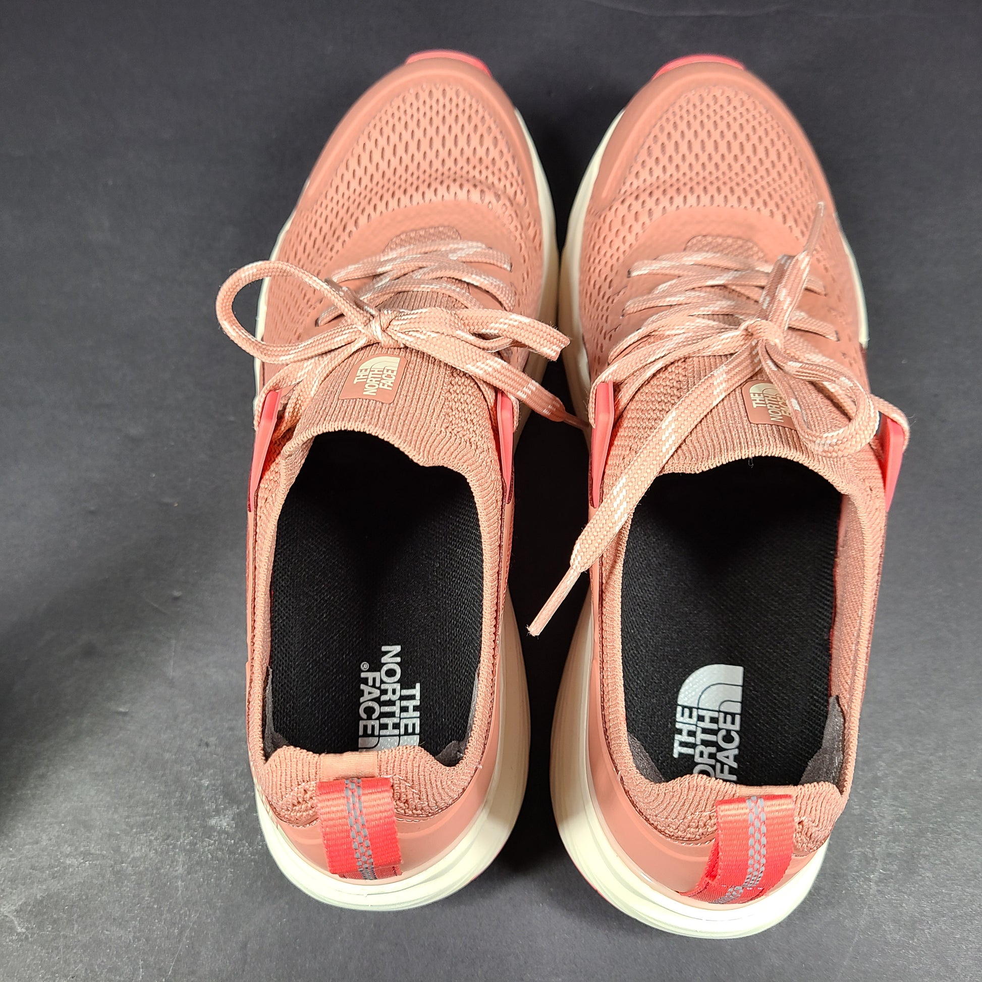Women's Vectiv shoes in peach and white color