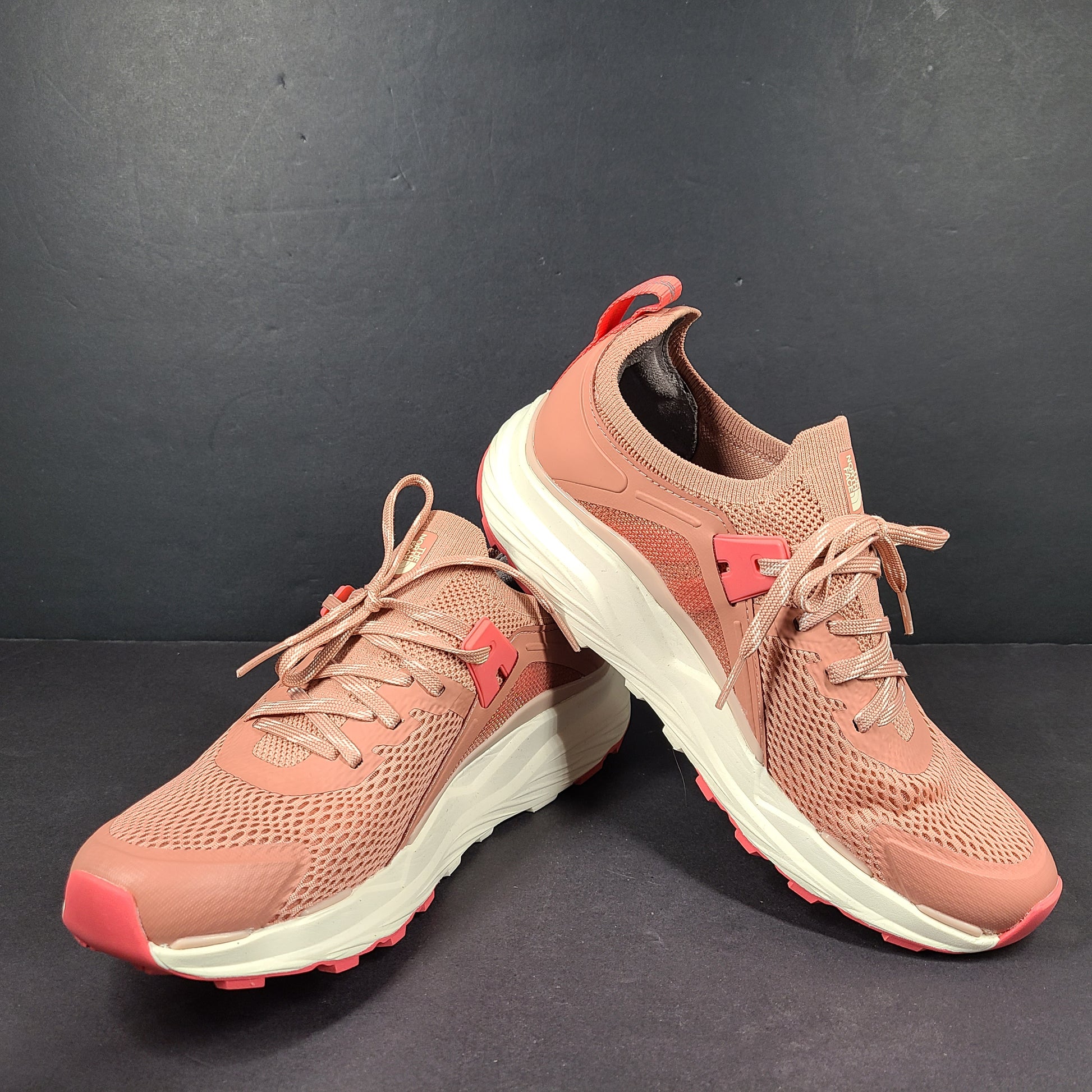 Women's Vectiv shoes in peach and white color