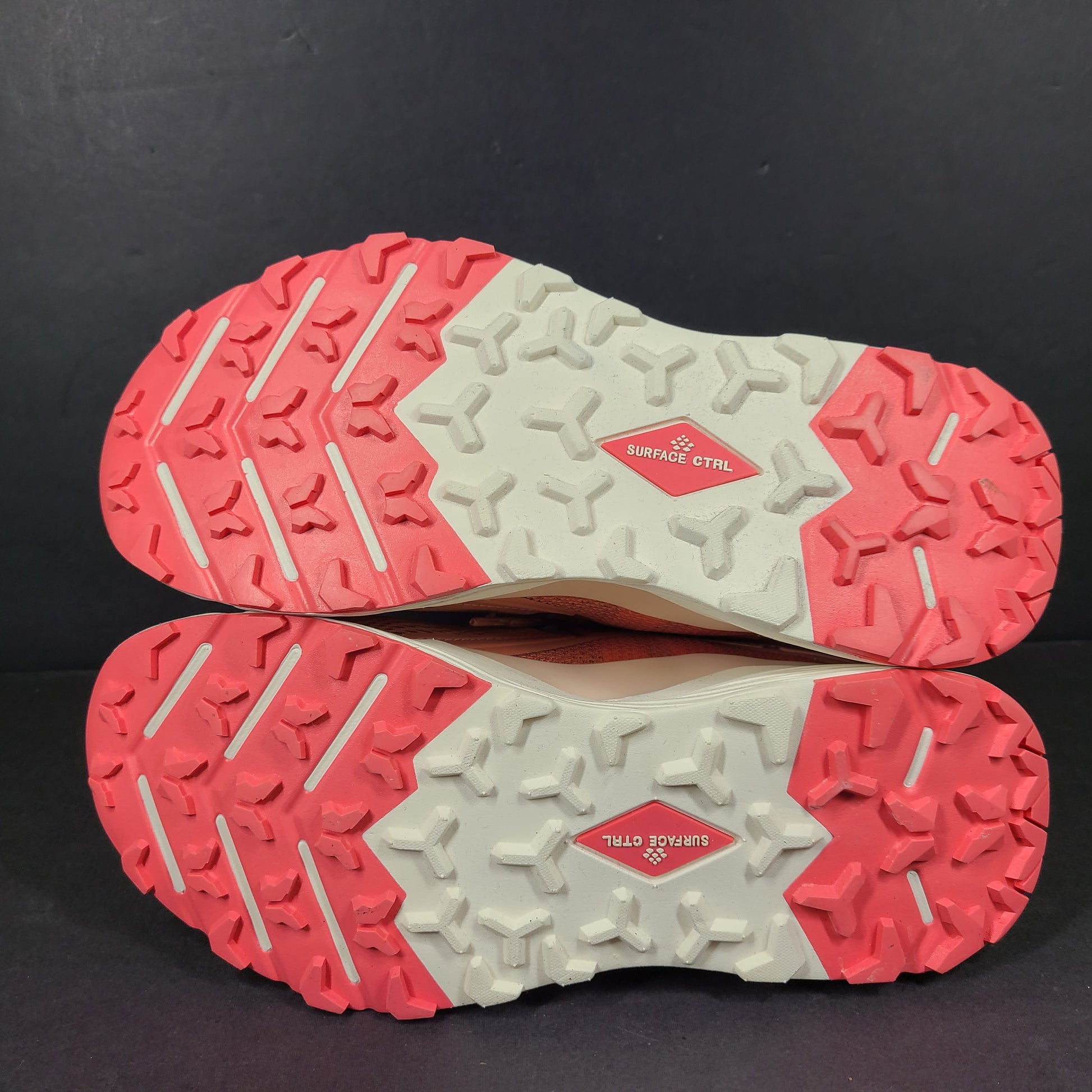 Women's Vectiv shoes in peach and white color