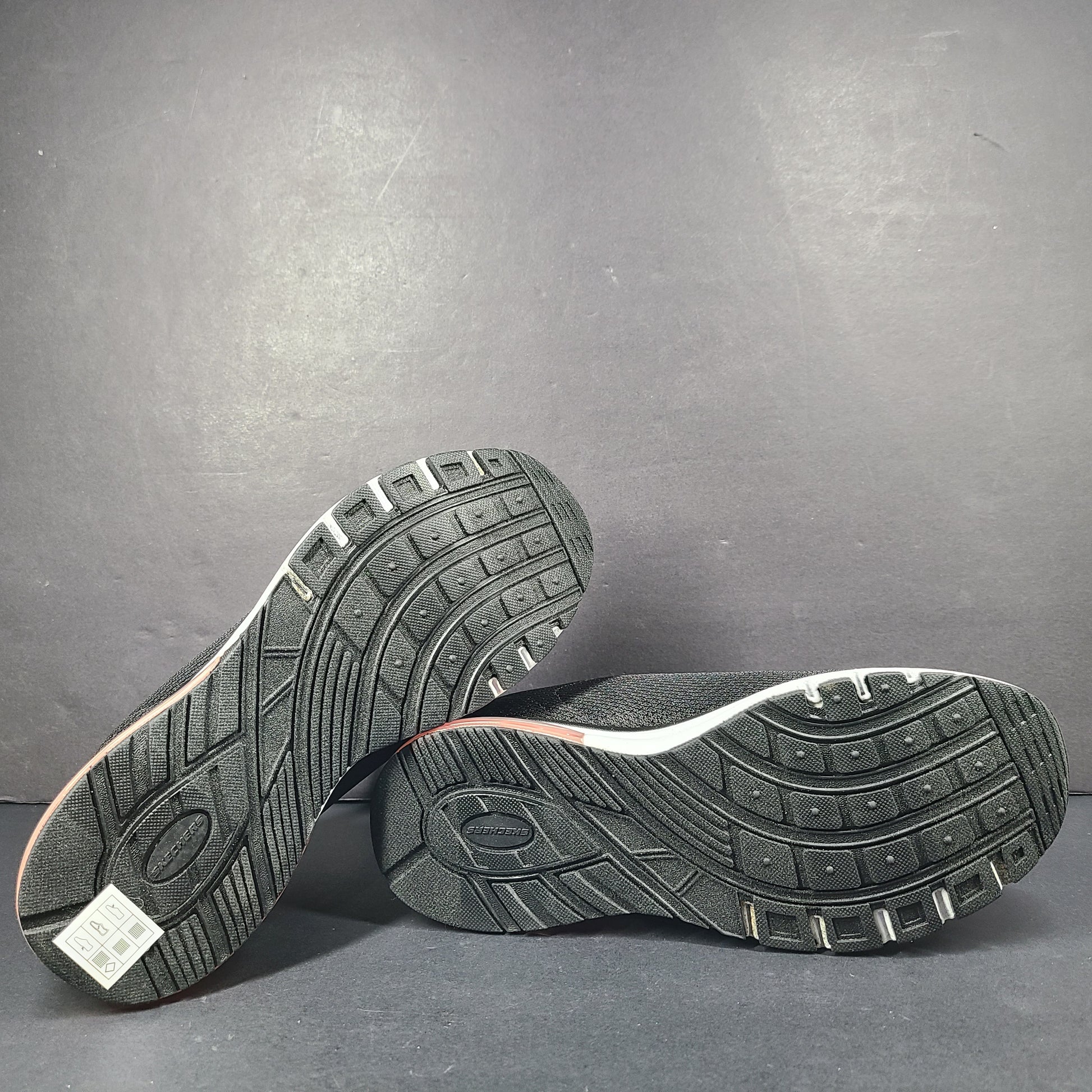 Comfortable Skechers SN 12573 Men's Sneakers in black color.